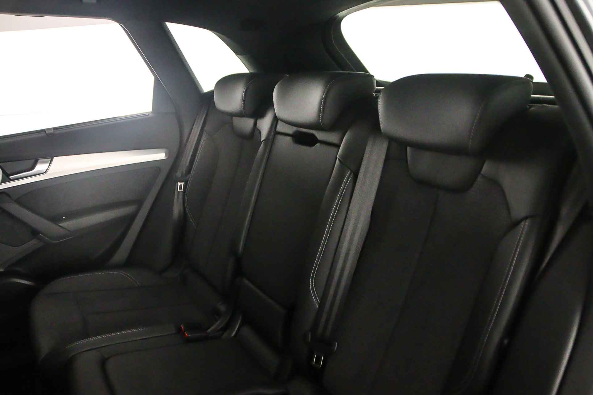 Audi Q5 S Edition Competition 50 TFSI e | Pano | B&O | Trekhaak | 360Cam | Matrix | Stoelverwarming | Privacyglas | 20 inch | S-Line | Optiek Zwart |  Alcantara | - 42/51