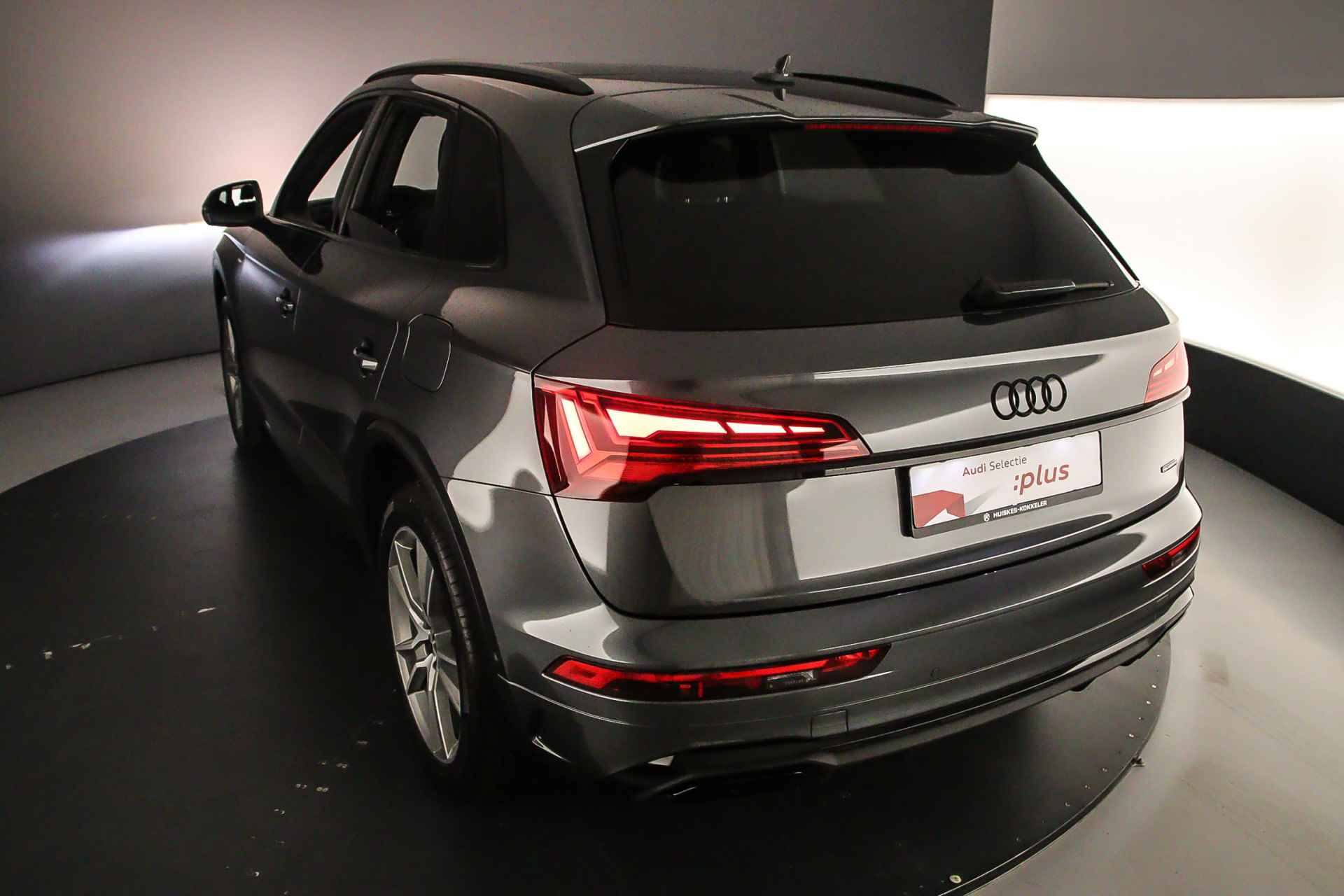 Audi Q5 S Edition Competition 50 TFSI e | Pano | B&O | Trekhaak | 360Cam | Matrix | Stoelverwarming | Privacyglas | 20 inch | S-Line | Optiek Zwart |  Alcantara | - 43/51