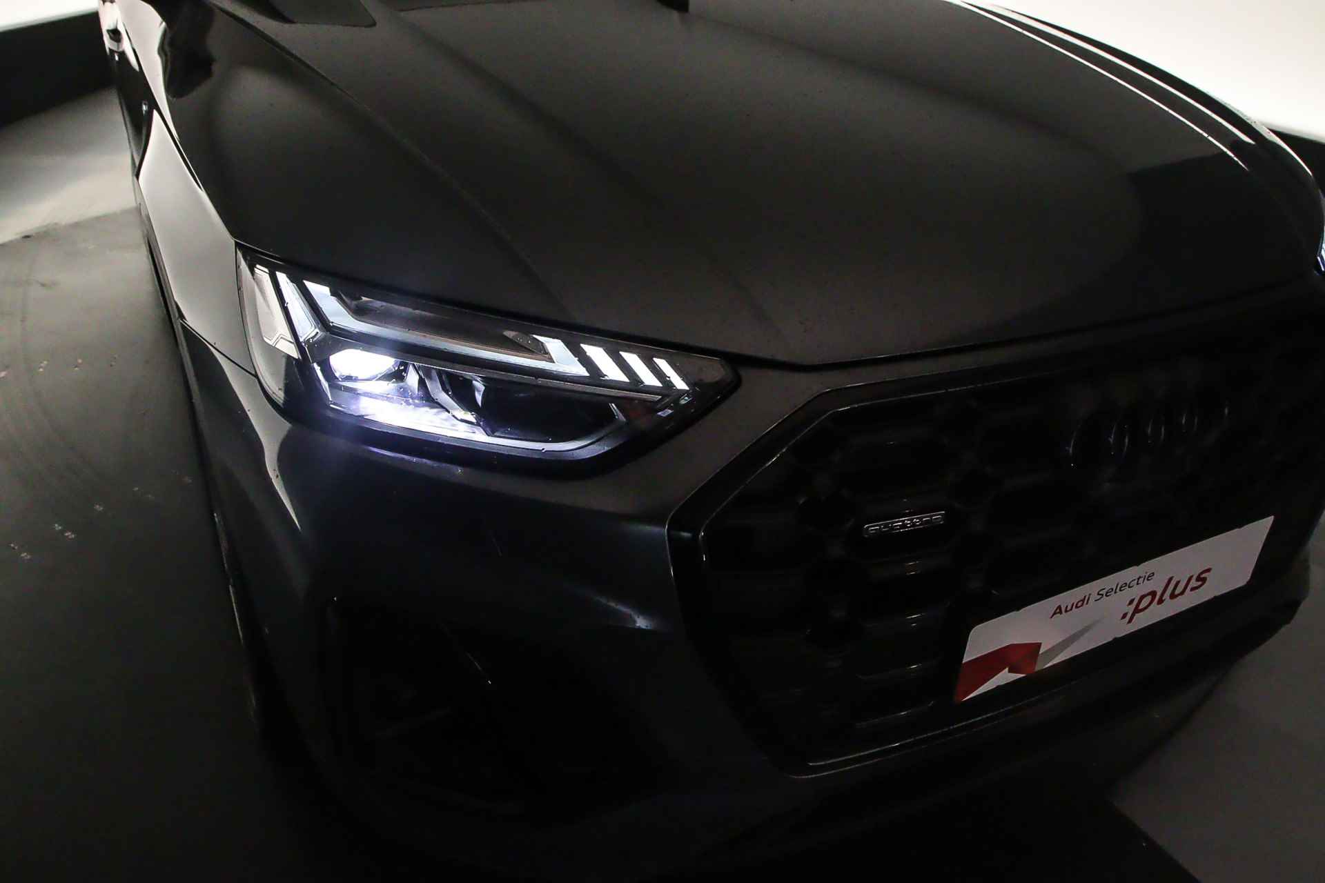 Audi Q5 S Edition Competition 50 TFSI e | Pano | B&O | Trekhaak | 360Cam | Matrix | Stoelverwarming | Privacyglas | 20 inch | S-Line | Optiek Zwart |  Alcantara | - 50/51