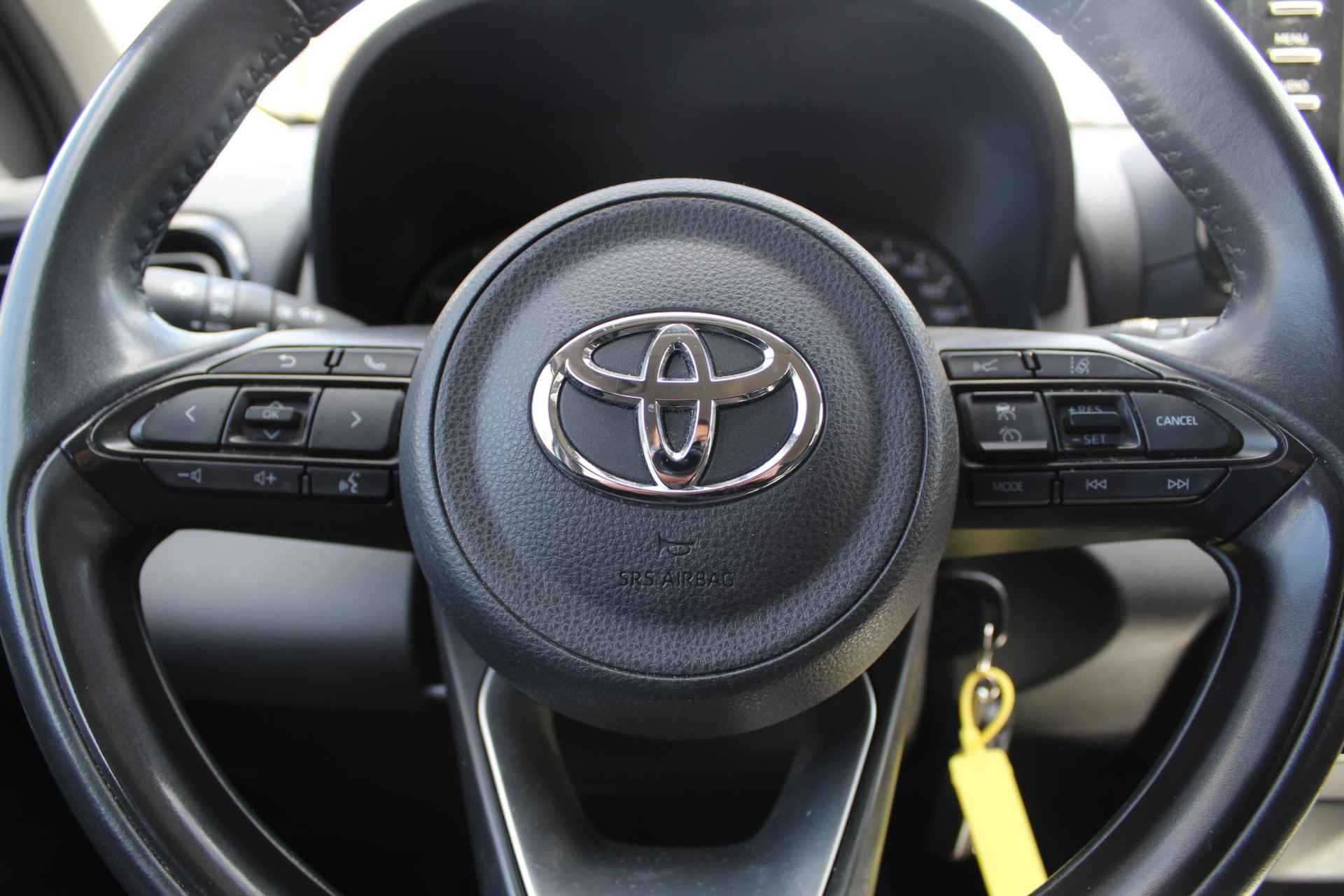 Toyota Yaris 1.5 HYBRID NL AUTO APPLE/ANDROID AD CRUISE NIEUWE BANDEN CAMERA DAB EL-RAMEN - 8/28