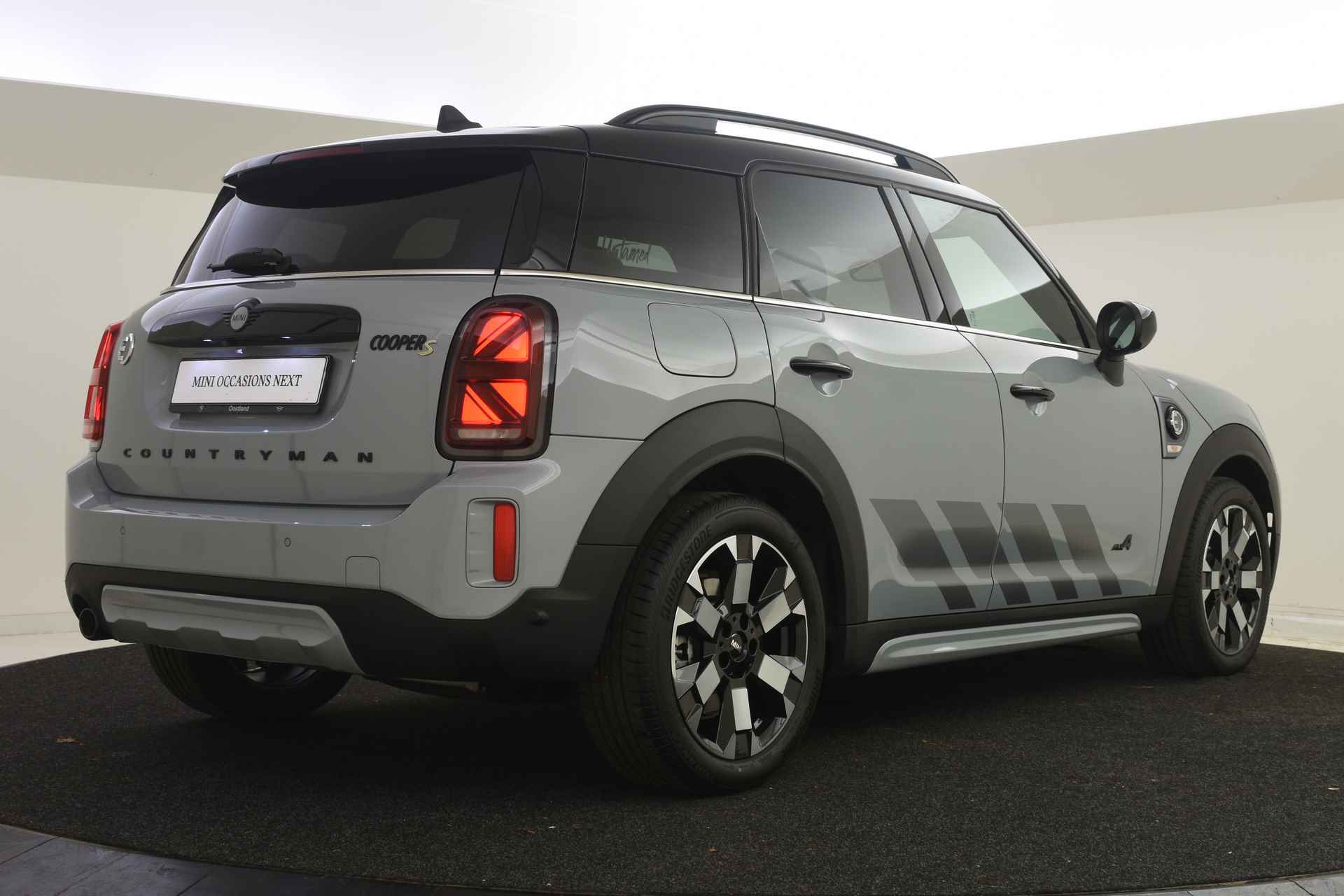 MINI Countryman Cooper S E ALL4 Untamed Automaat / Achteruitrijcamera / Comfortstoelen / Stoelverwarming / LED / Cruise Control / PDC achter / Driving Assistant - 3/45