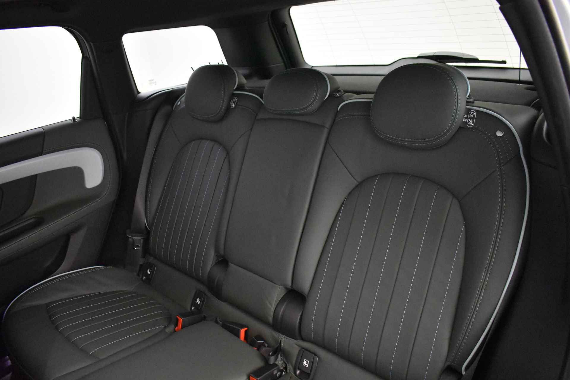 MINI Countryman Cooper S E ALL4 Untamed Automaat / Achteruitrijcamera / Comfortstoelen / Stoelverwarming / LED / Cruise Control / PDC achter / Driving Assistant - 10/45