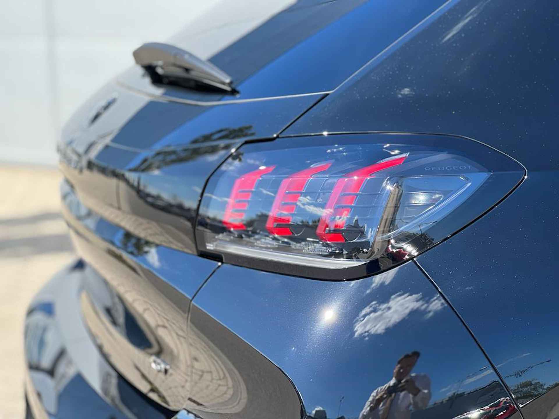 Peugeot e-208 EV GT 350 50 kWh | Subsidie €2.000,- | Camera | parkeersensoren | Apple-carplay | Cruisecontrol | 1e Eigenaar | Dealeronderhouden | - 7/19