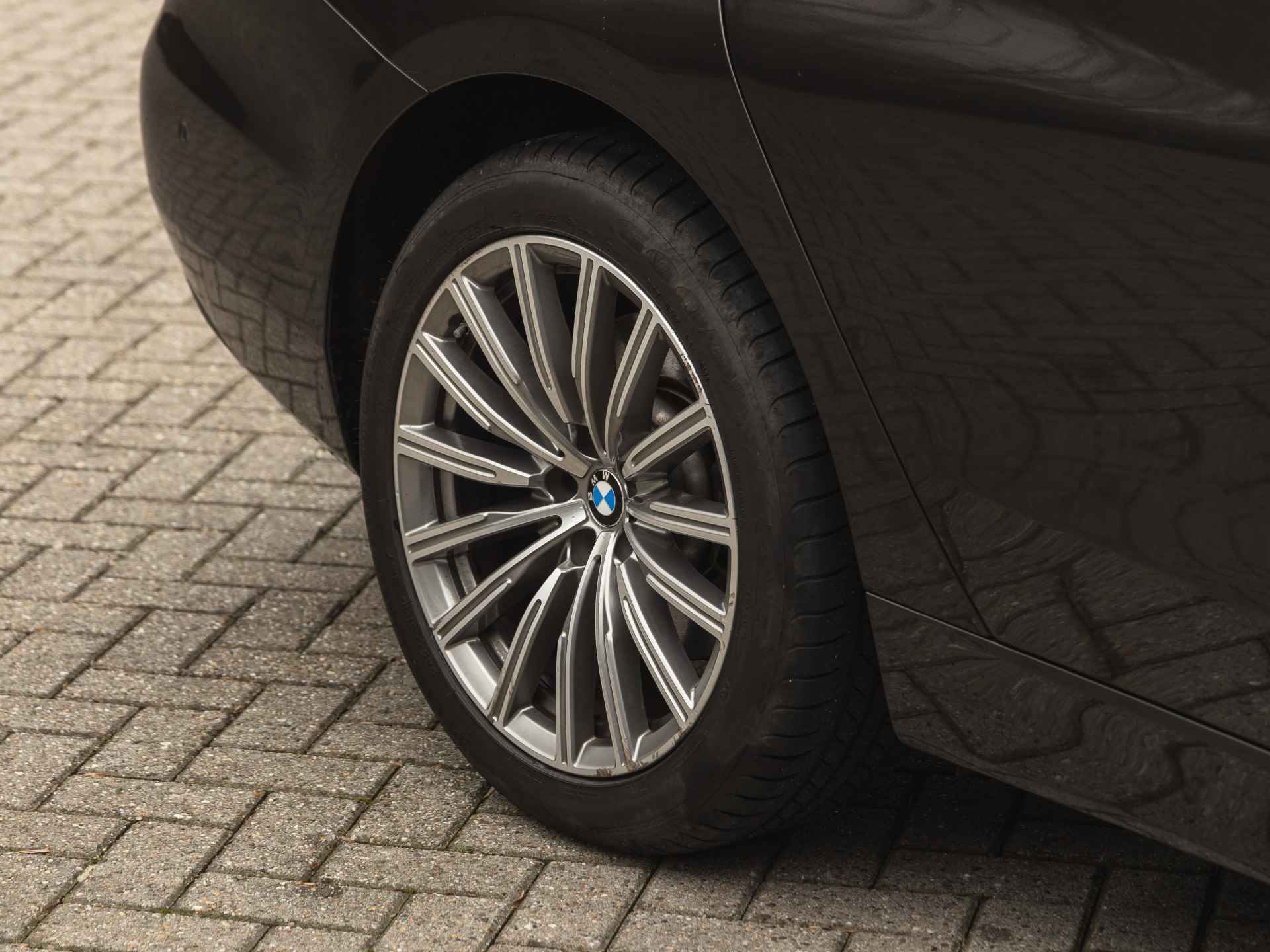 BMW 6 Serie Gran Turismo 630i Luxury - Panorama - Harman Kardon - Comfortzetels - Stuurwielverwarming - 12/43