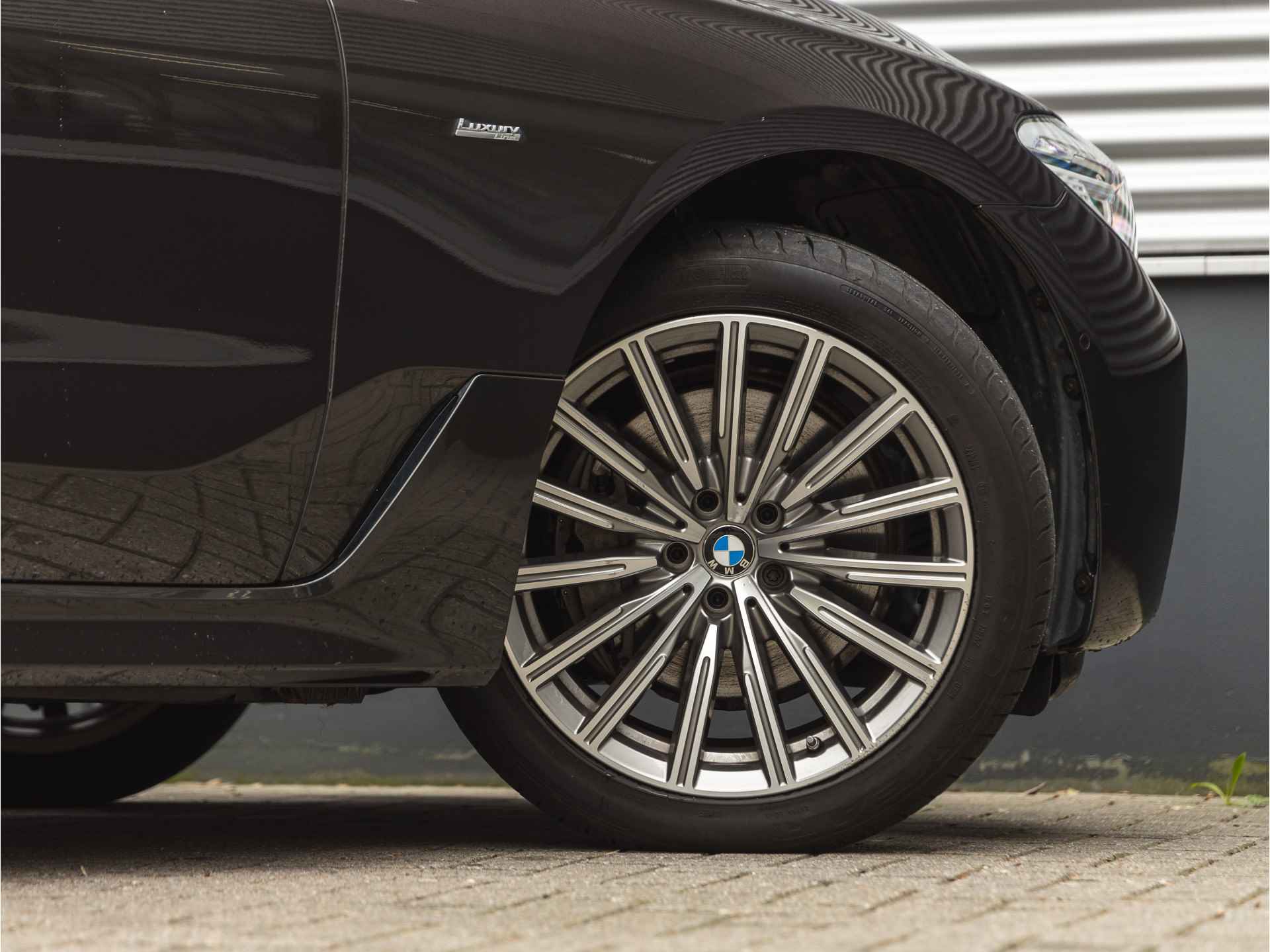 BMW 6 Serie Gran Turismo 630i Luxury - Panorama - Harman Kardon - Comfortzetels - Stuurwielverwarming - 13/43