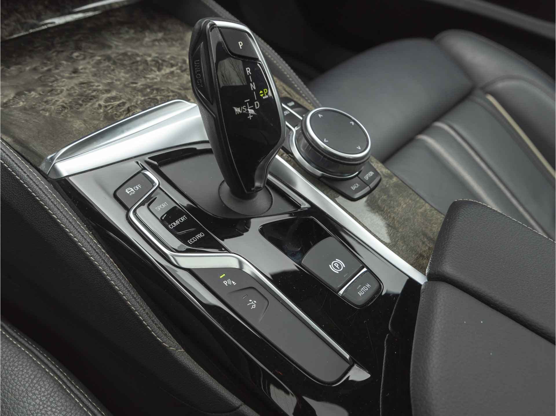 BMW 6 Serie Gran Turismo 630i Luxury - Panorama - Harman Kardon - Comfortzetels - Stuurwielverwarming - 38/43