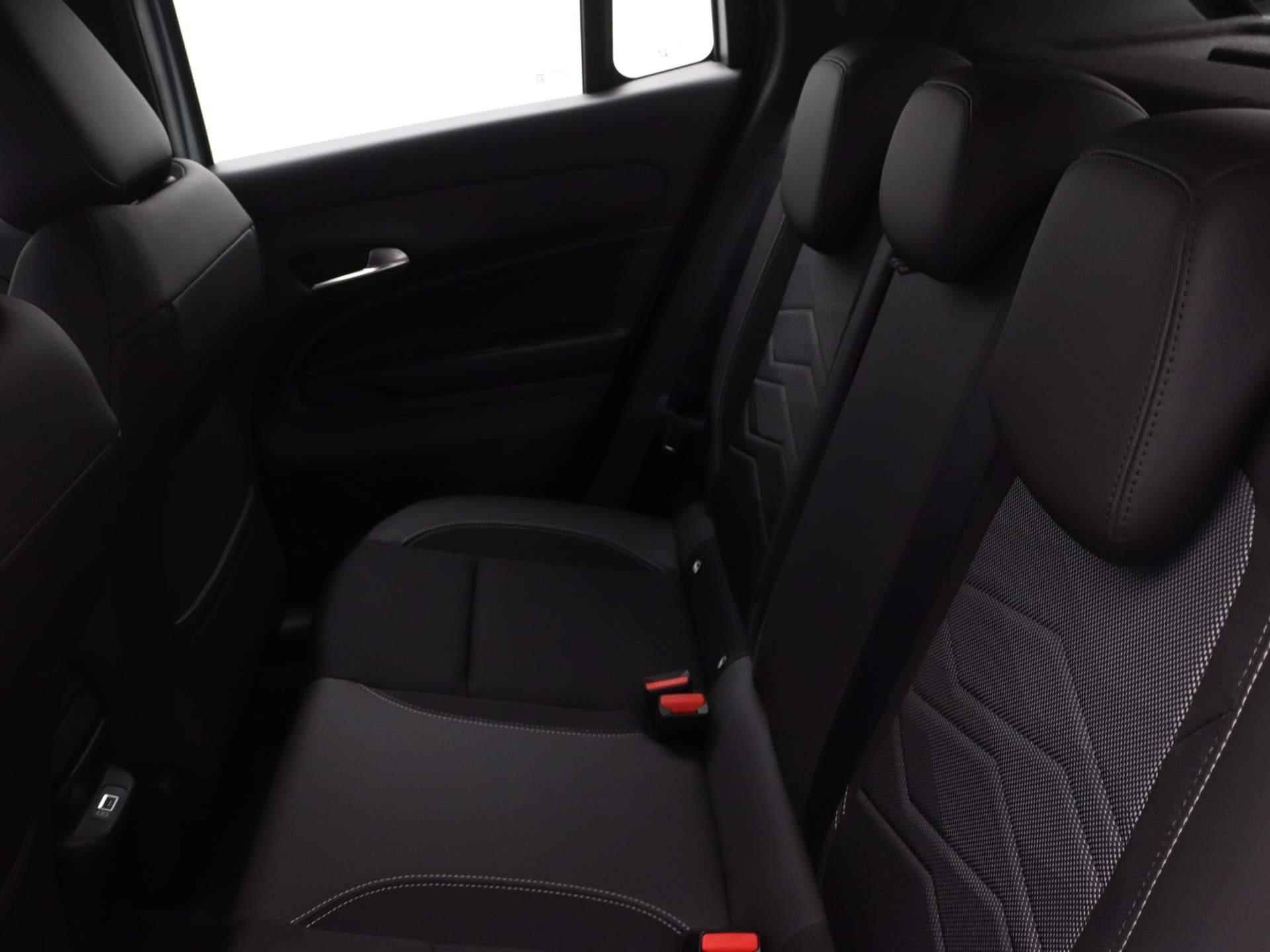 Jeep Avenger Altitude 54kWh | Winter Pack | Lichtmetalen Velgen | Apple Carplay & Android Auto | Direct Leverbaar | - 12/25