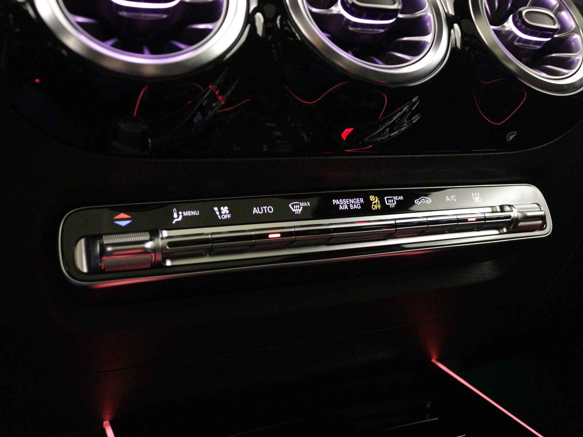 Mercedes-Benz EQA 250+ Business Edition 71 kWh | Trekhaak | Nightpakket | AMG Line | Business Plus pakket |  EASY PACK achterklep | |  KEYLESS-GO comfort pakket | Parkeerpakket met 360°-camera | - 10/36