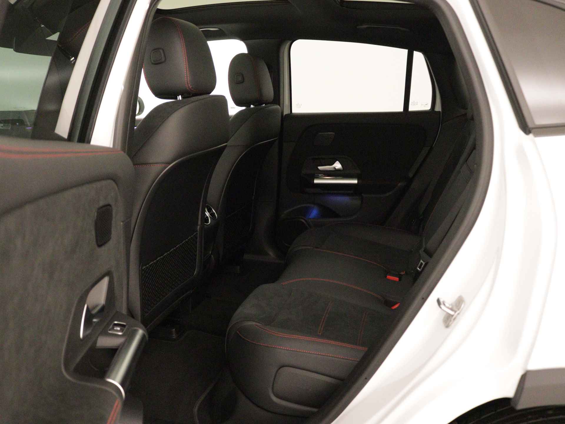 Mercedes-Benz EQA 250+ Business Edition 71 kWh | Trekhaak | Nightpakket | AMG Line | Business Plus pakket |  EASY PACK achterklep | |  KEYLESS-GO comfort pakket | Parkeerpakket met 360°-camera | - 17/36