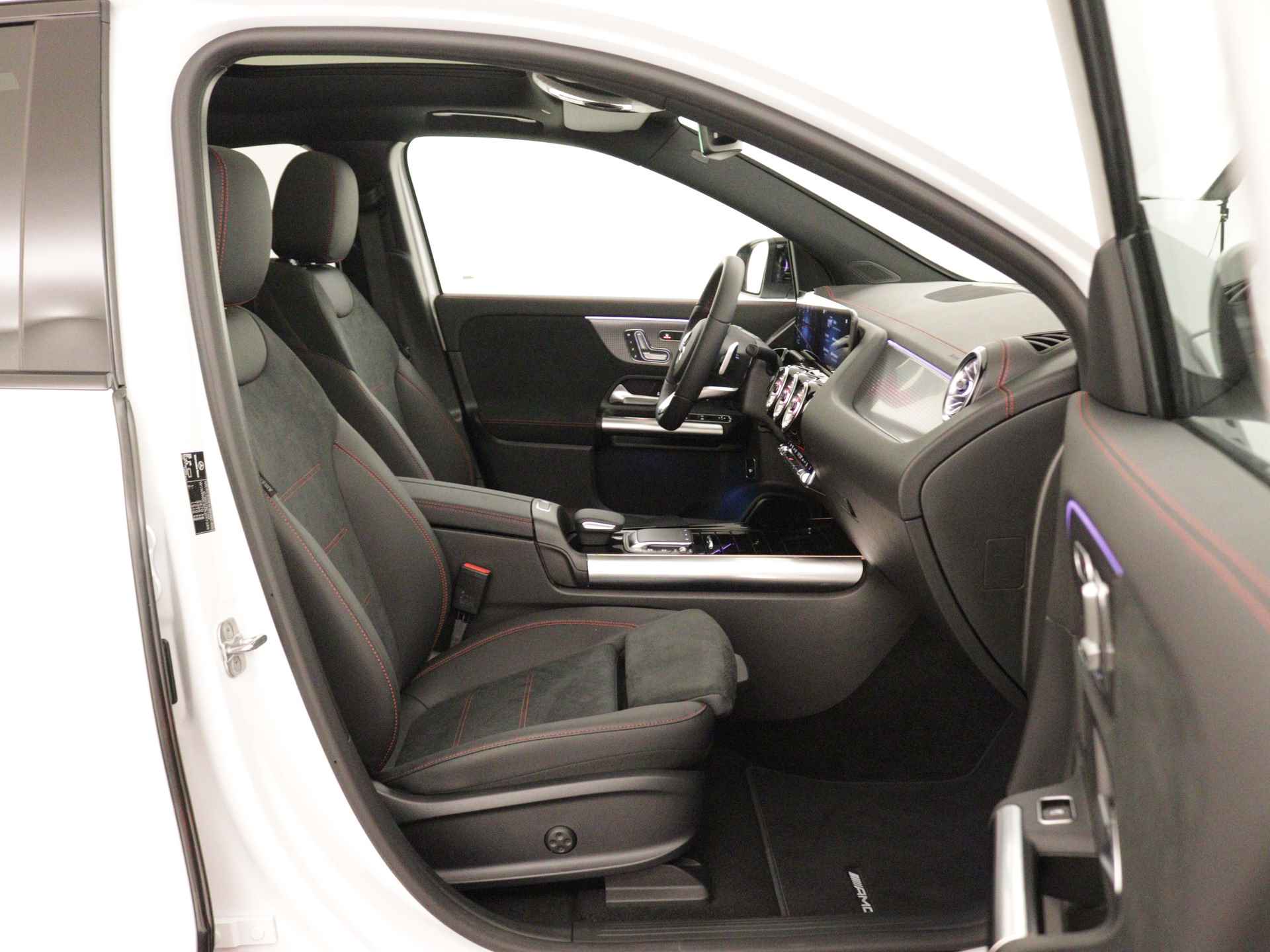 Mercedes-Benz EQA 250+ Business Edition 71 kWh | Trekhaak | Nightpakket | AMG Line | Business Plus pakket |  EASY PACK achterklep | |  KEYLESS-GO comfort pakket | Parkeerpakket met 360°-camera | - 26/36