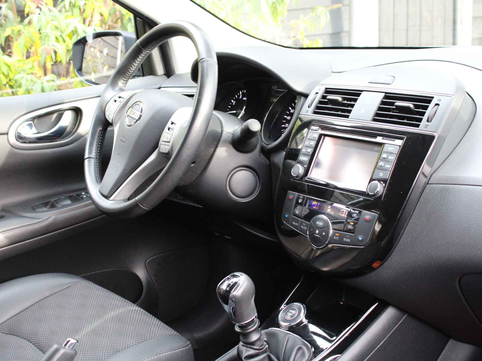 Nissan Pulsar 1.2 DIG-T 115PK N-Vision Navigatie, Keyless Entry & Start, Trekhaak, Half Leder, Achteruitrijcamera, Climate Control, Cruise Control - 16/38