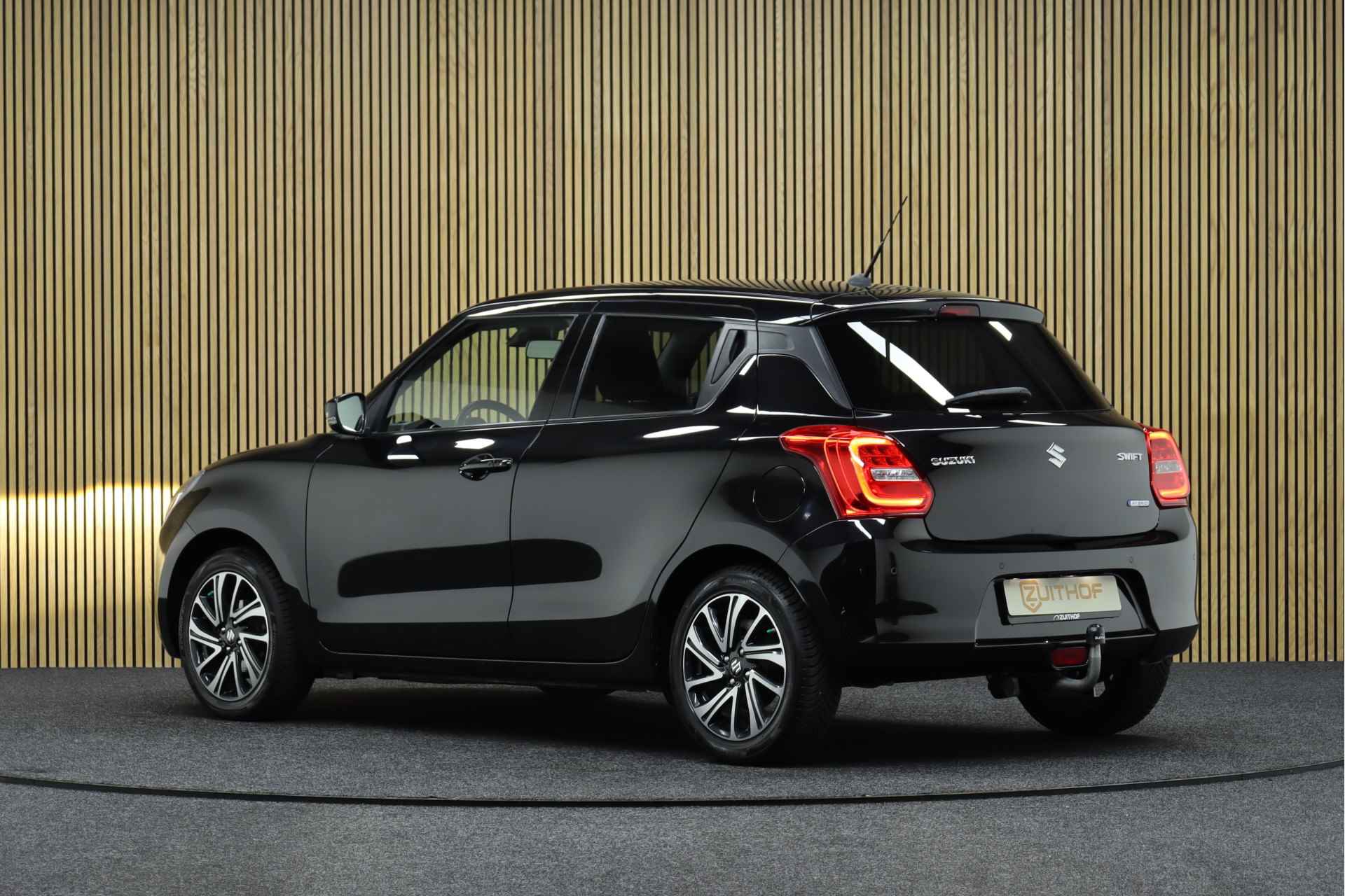 Suzuki Swift 1.2 Style Smart Hybrid | Adaptive-cruise | Camera | Navigatie | Dodehoekdetectie | Keyless | Camera | Trekhaak | All-season Banden - 3/45