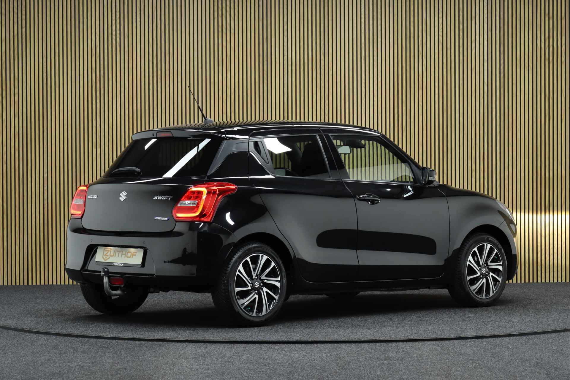 Suzuki Swift 1.2 Style Smart Hybrid | Adaptive-cruise | Camera | Navigatie | Dodehoekdetectie | Keyless | Camera | Trekhaak | All-season Banden - 10/45