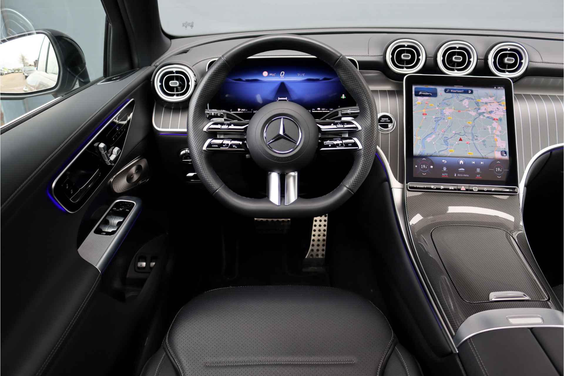 Mercedes-Benz GLC 300e 4-MATIC AMG Line Aut9, Panoramadak, Distronic Pro, Burmester, Memory, Trekhaak, Leder, Stuurwielverwarming, Camera, Dodehoekassistent, Etc. - 7/44