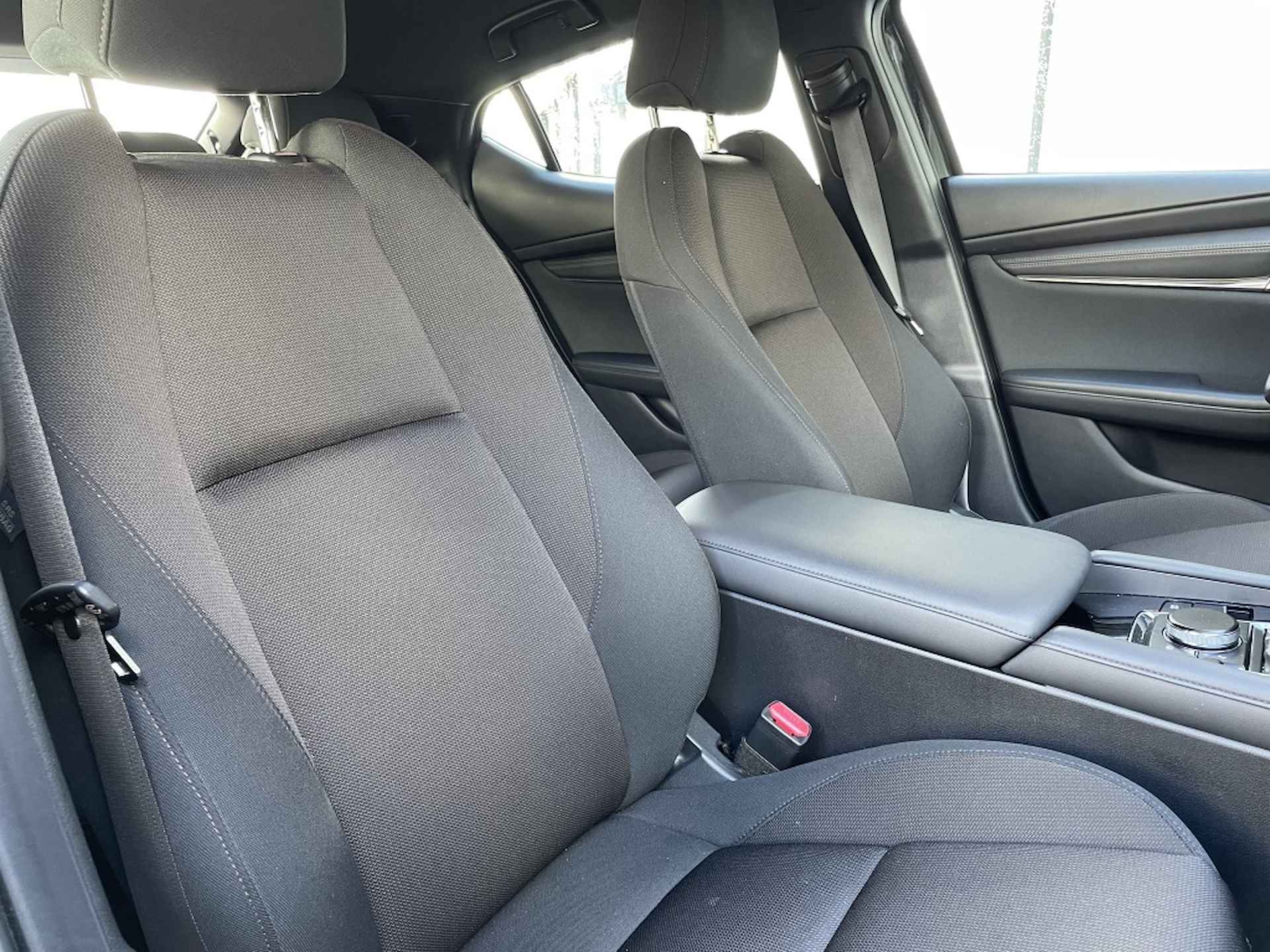 Mazda 3 2.0 SA-X Comfort Bose | Camera | Stuur/stoelverwarming - 28/35