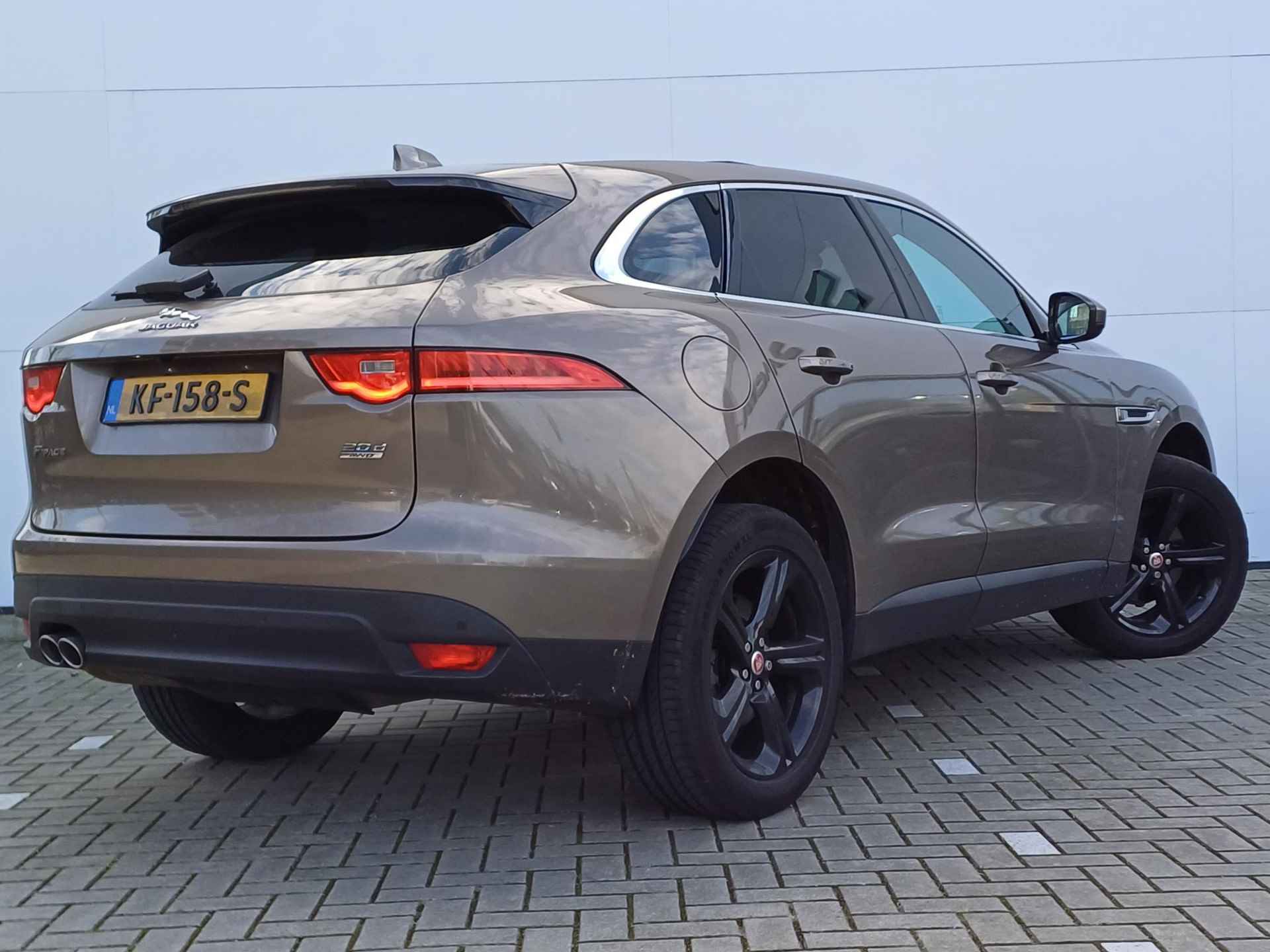 Jaguar F-PACE 2.0 Portfolio AWD 20d Trekhaak (2400kg) / Motor Volledig Gereviseerd 2024 / Automaat / Panoramadak / Leder / Navigatie / Meridian Audio / Voorruitverwarming - 12/50