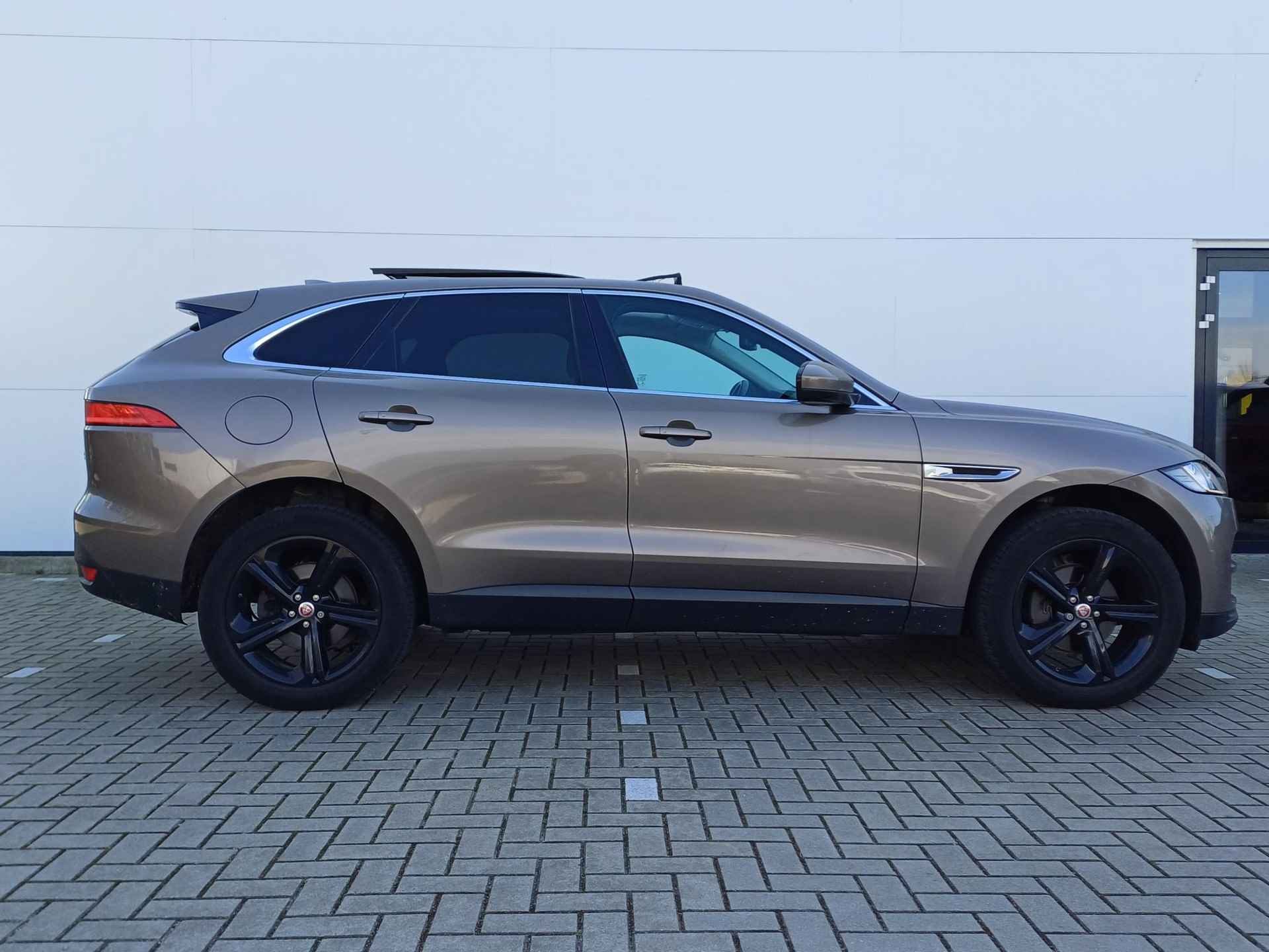 Jaguar F-PACE 2.0 Portfolio AWD 20d Trekhaak (2400kg) / Motor Volledig Gereviseerd 2024 / Automaat / Panoramadak / Leder / Navigatie / Meridian Audio / Voorruitverwarming - 48/50