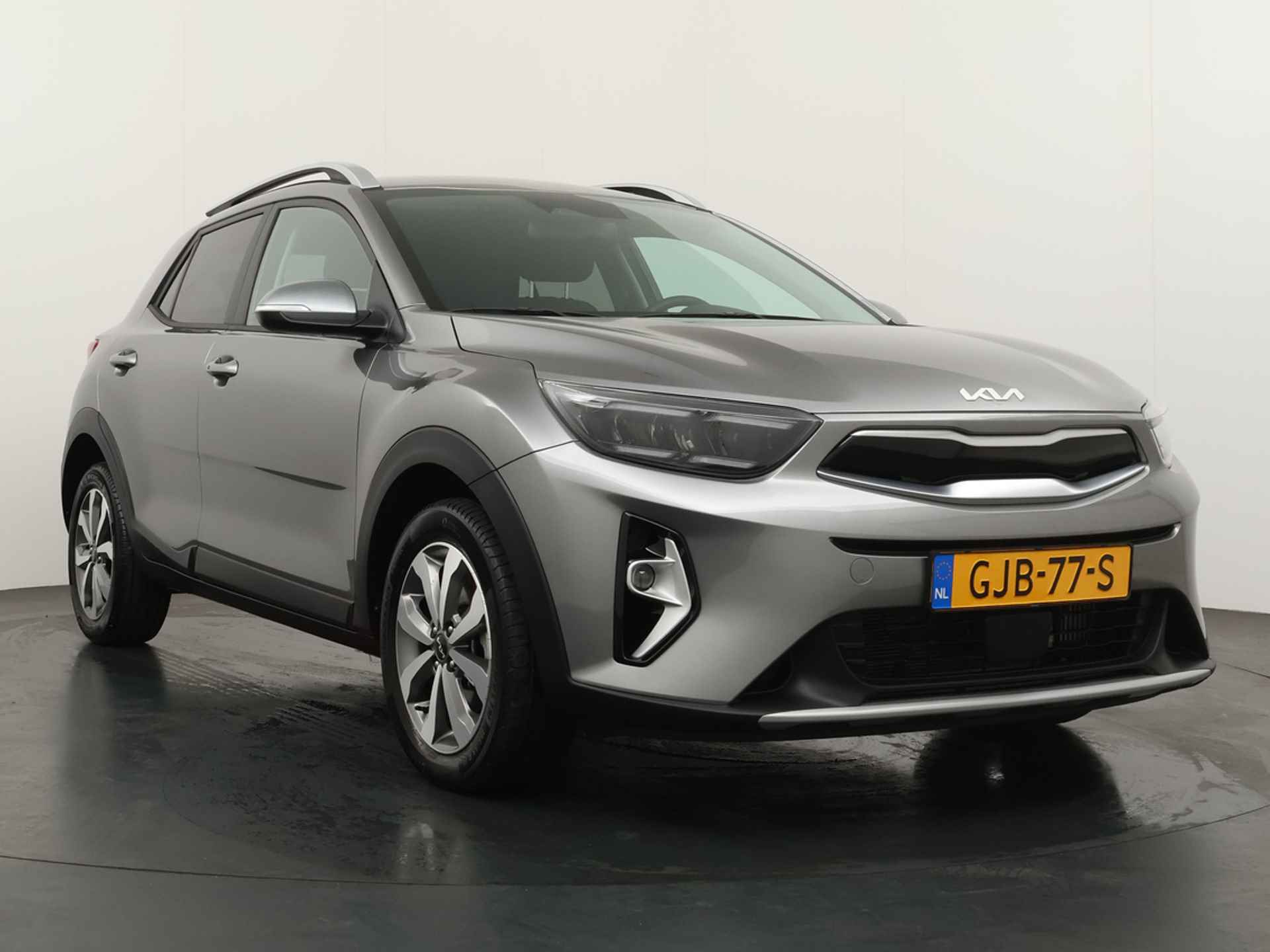 Kia Stonic 1.0 T-GDi MHEV DynamicPlusLine - Stoel/Stuur Verwarming - Cruise Control - Keyless Entry - Climate Control - Apple/Android Carplay - Fabrieksgarantie tot 08-2031 - 12/44