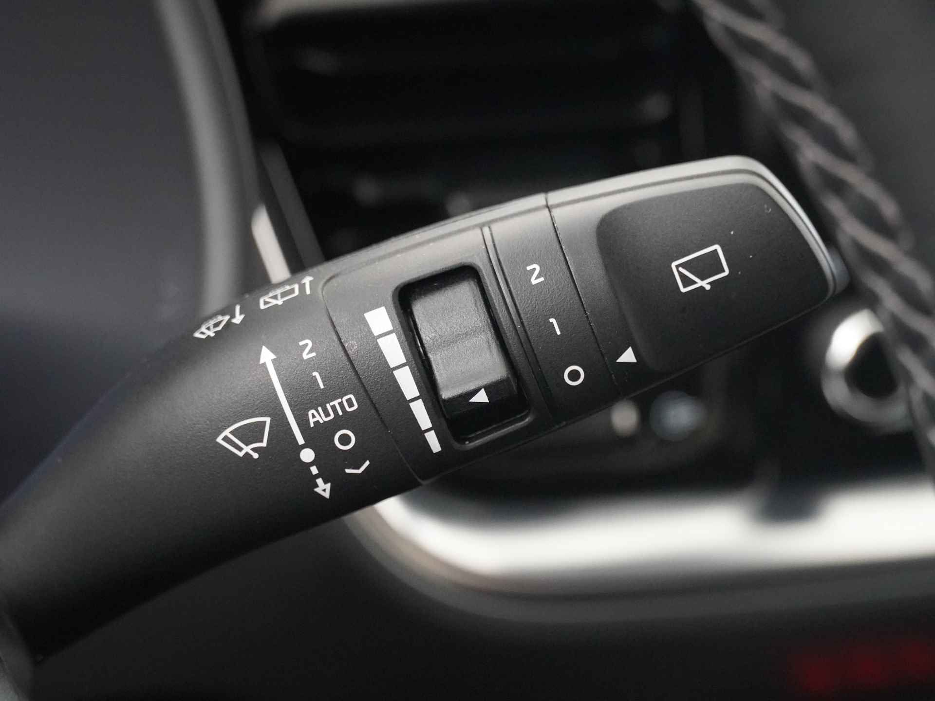 Kia Stonic 1.0 T-GDi MHEV DynamicPlusLine - Stoel/Stuur Verwarming - Cruise Control - Keyless Entry - Climate Control - Apple/Android Carplay - Fabrieksgarantie tot 08-2031 - 28/44