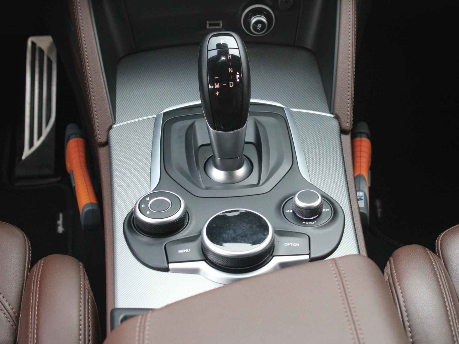Alfa Romeo Stelvio 2.0 Turbo Aut. 200pk AWD Super | Navi | Xenon | Carplay | Veloce Interieur | Adapt. Cruise | Stoel-/Stuurverwarming - 30/34