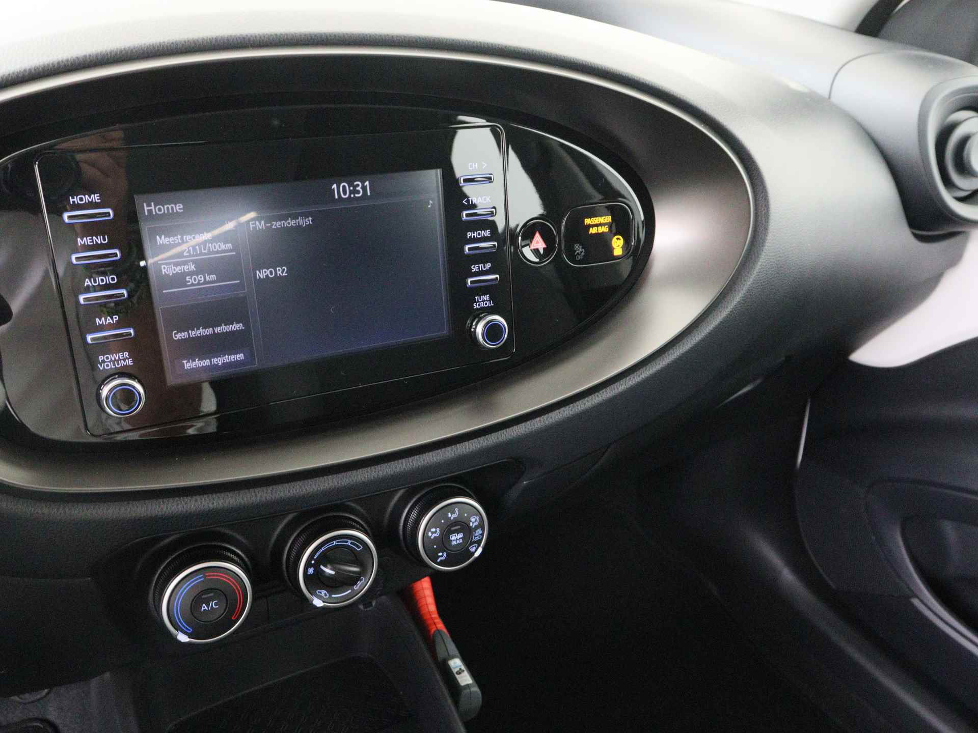 Toyota Aygo X 1.0 VVT-i MT play *demo | Airco | Cruise Control | Apple CarPlay/ Android Auto | - 8/37