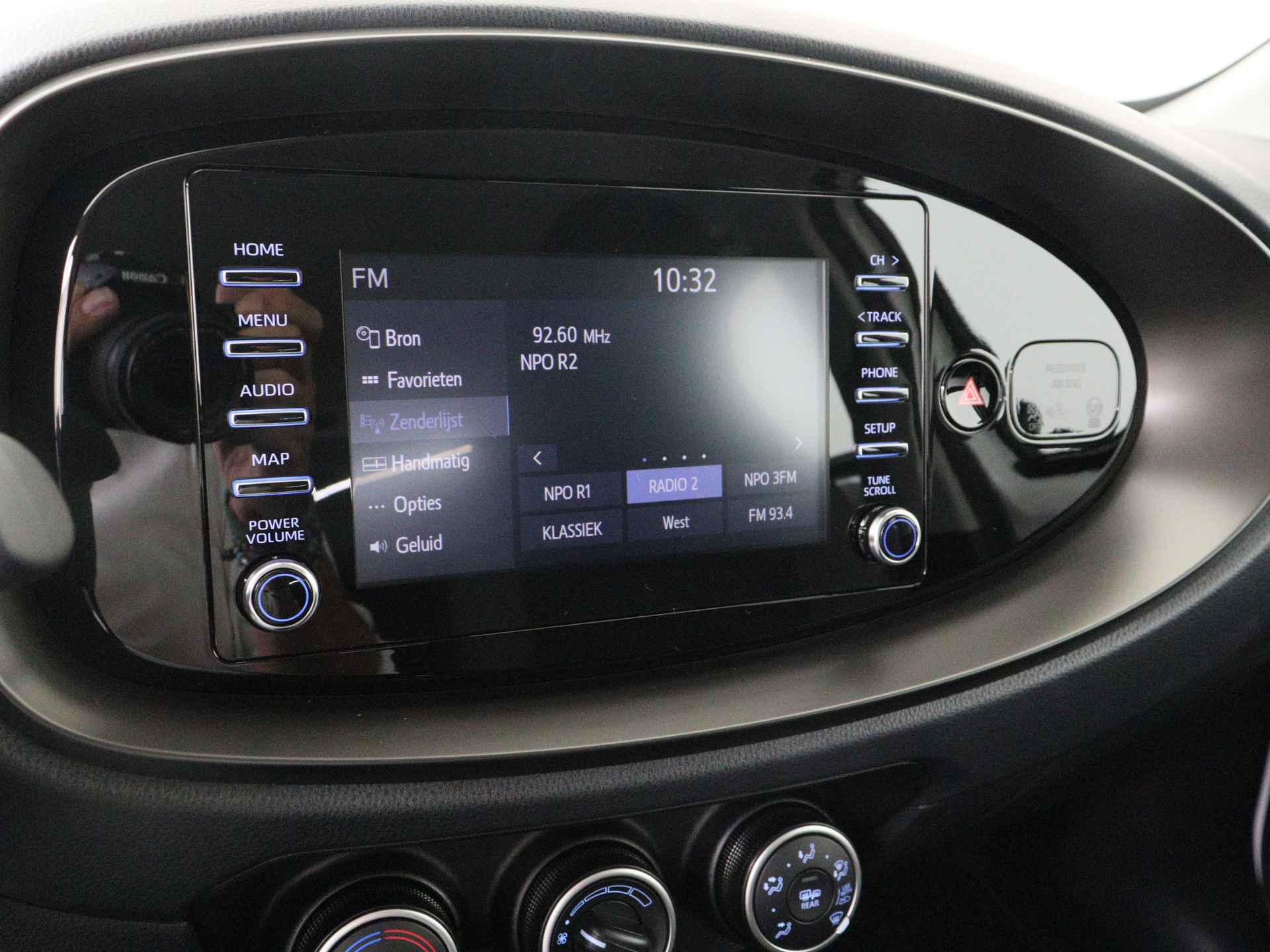 Toyota Aygo X 1.0 VVT-i MT play *demo | Airco | Cruise Control | Apple CarPlay/ Android Auto | - 32/37