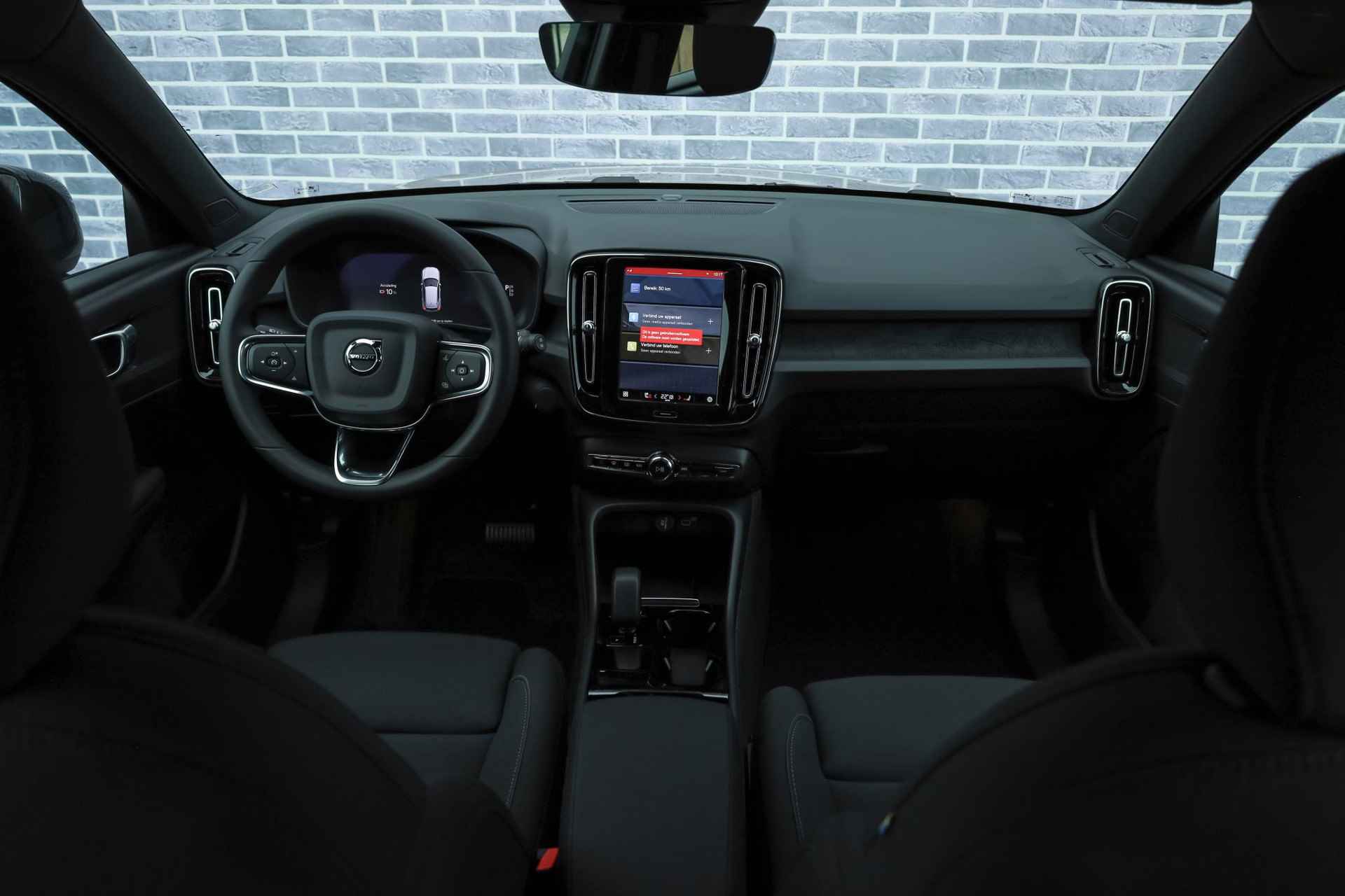 Volvo XC40 Single Motor Extened Range Core | UIT VOORRAAD LEVERBAAR | Google | Adaptieve Cruise | Warmtepomp | Stoel-/Stuurverwarming | BLIS | 19" LM - 5/24