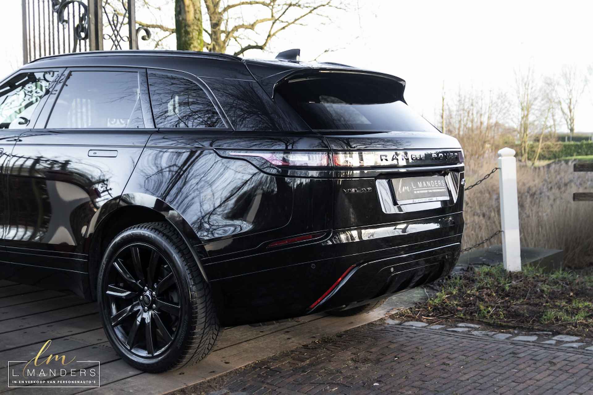 Land rover Range Rover Velar 2.0 D180 AWD R-Dynamic S 2020 ZWART | Diesel | SUV | Trekhaak - 11/24