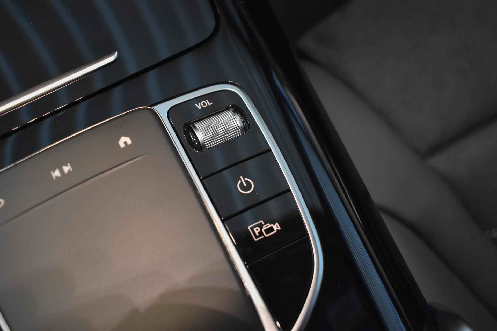 Mercedes-Benz EQC 400 4MATIC AMG Line 80 kWh / Panaroma-schuifdak / Keyless-Go / Stoelverwarming / 360Graden-Camera / Memory-Stoelen / - 30/36