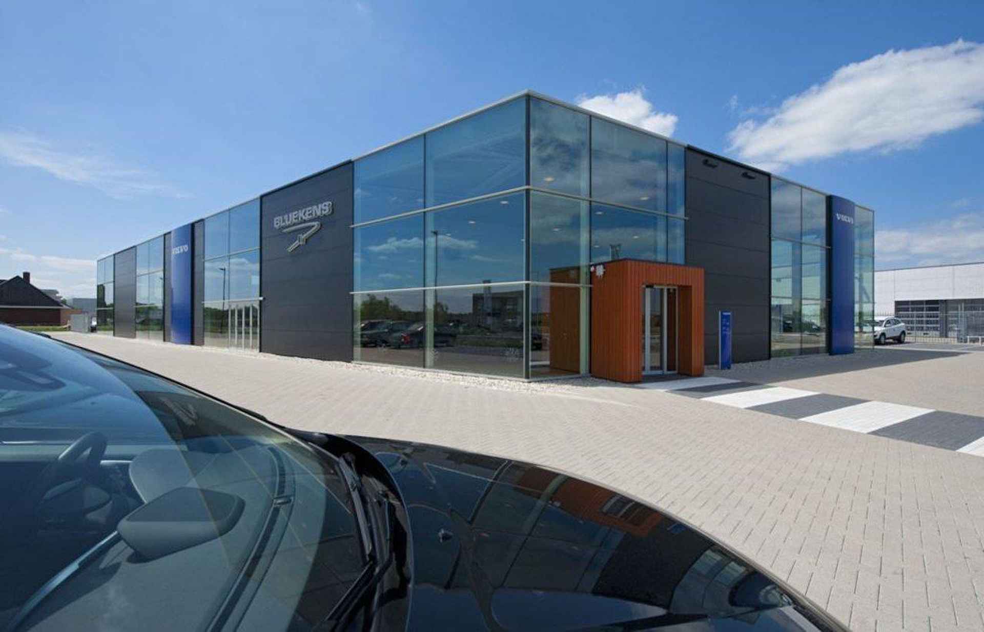 Volvo EX30 Single Motor Extended Range Ultra 69 kWh Panoramadak - Adaptive Cruise Control - Climate pack - 360 graden camera - Voorstoelen elektrisch bedienbaar - Verwarmde voorstoelen & stuur - Parkeersensoren voor & achter - Draadloze tel. lader - 19' LMV - 24/24