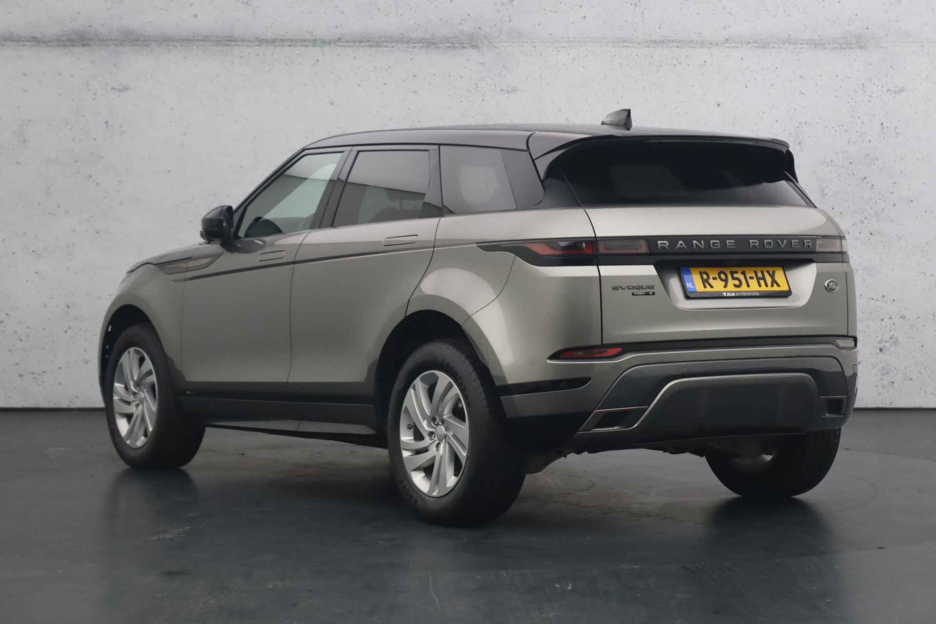 Land Rover Range Rover Evoque 2.0 P250 AWD SE | Achteruitrijcamera | Parkeerassistent | Lederen bekleding | Apple carplay - 8/28