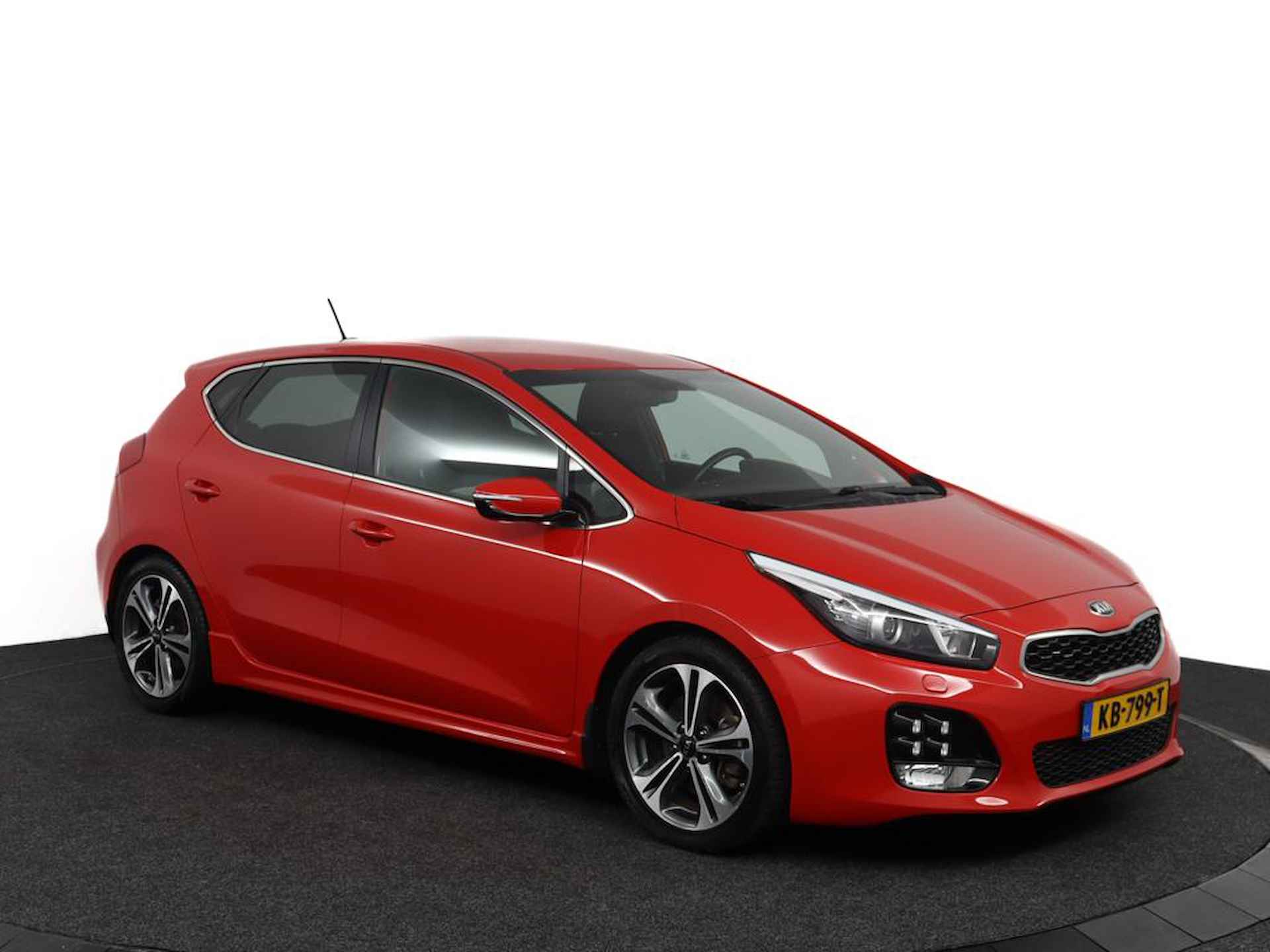 Kia cee'd 1.0 T-GDi GT-Line | Prachtige Sportieve auto | Navigatie | Climate control | Cruise control | Stoel/stuurverwarming | Trekhaak | Lichtmetaal 17 inch - 14/46