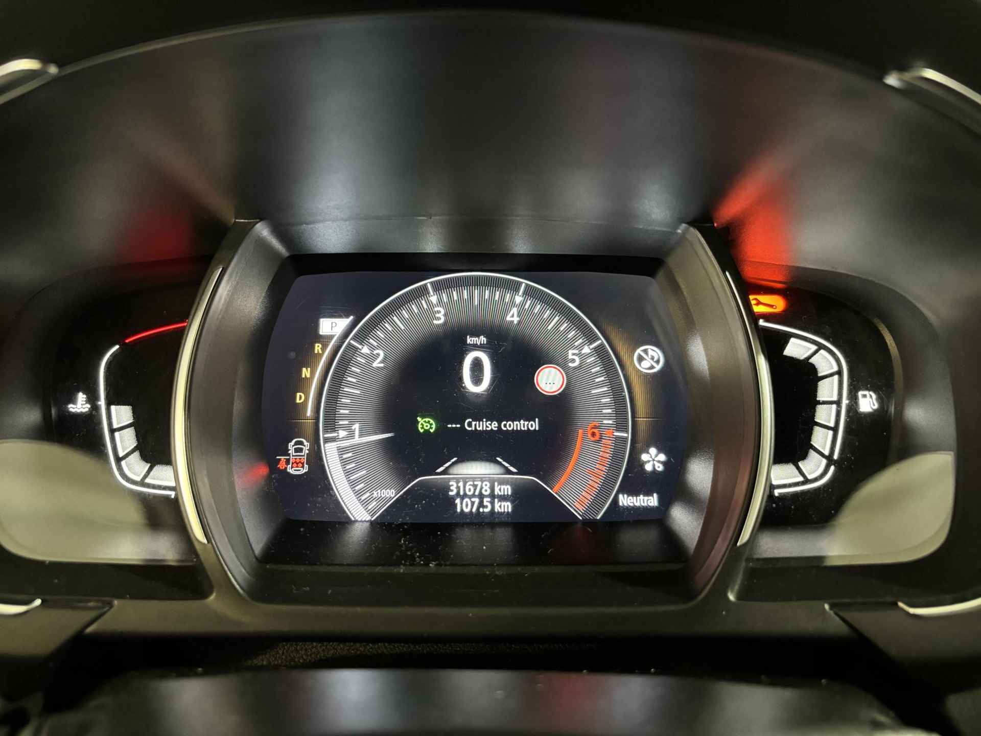 Renault Grand Scénic 1.3 - 140PK TCe Techno 7p. Automaat | 1e eigenaar | Trekhaak | 7 Zitplaatsen | 9,3" Navi | Camera | Parkeersensoren | Full LED | Lichtmetalen Velgen | - 23/37