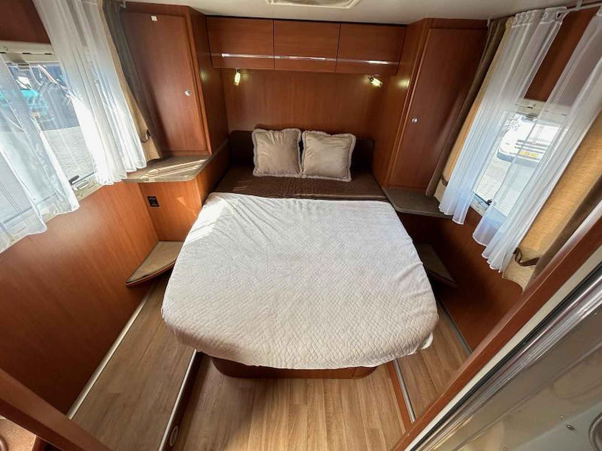 Chausson Welcome 78 EB Queensbed/2011/Airco/7.3m - 12/24