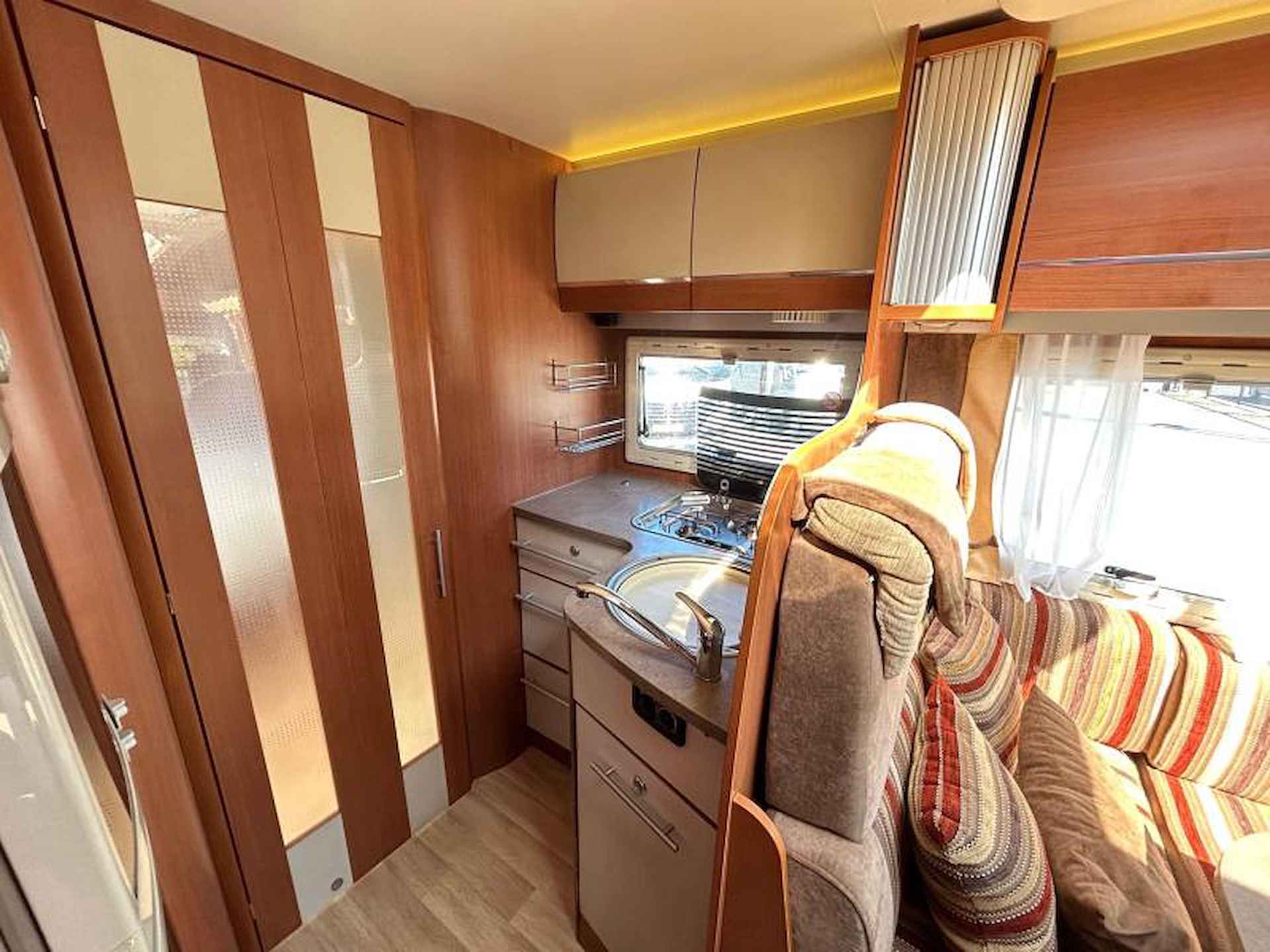 Chausson Welcome 78 EB Queensbed/2011/Airco/7.3m - 15/24