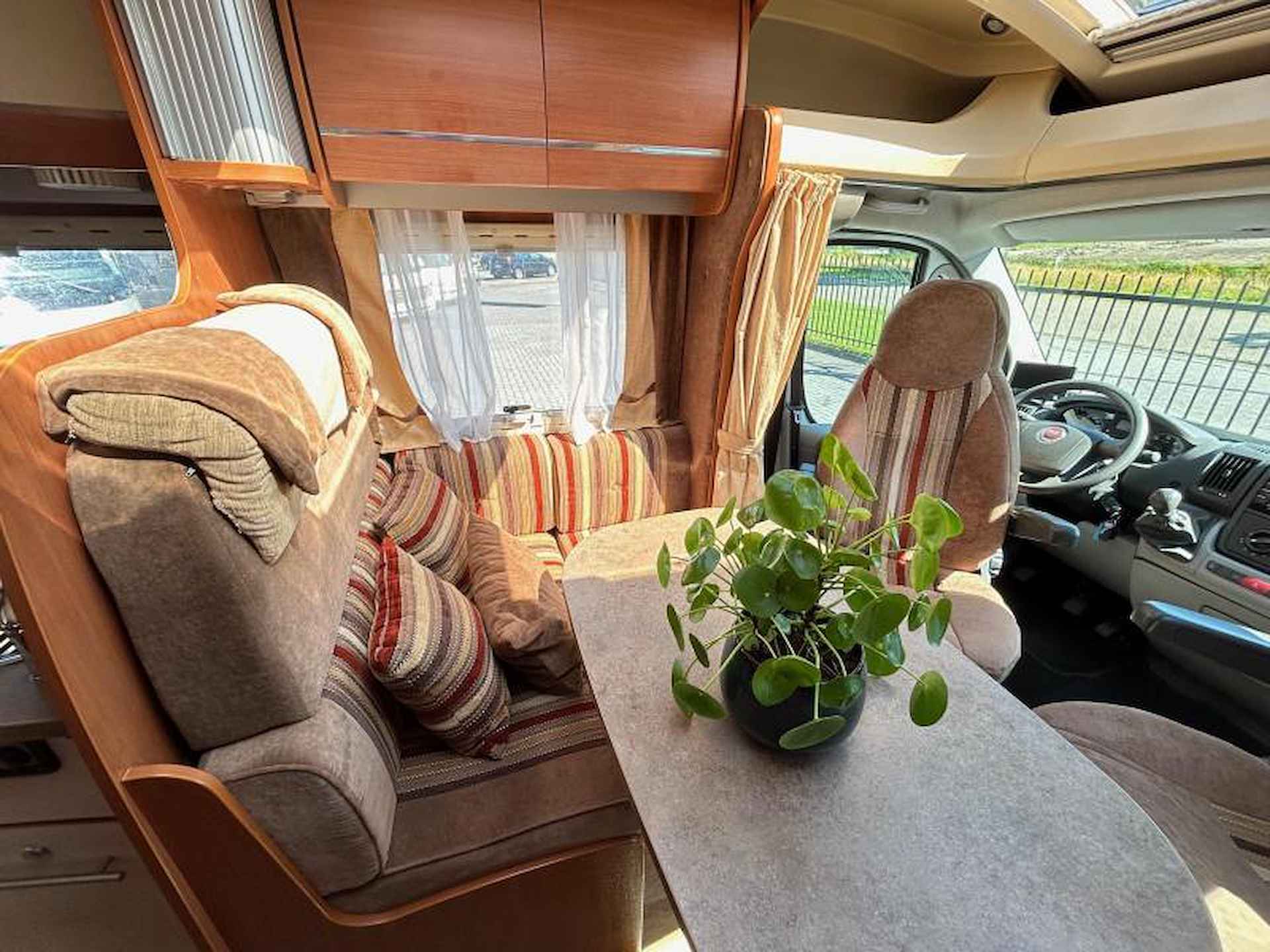 Chausson Welcome 78 EB Queensbed/2011/Airco/7.3m - 16/24