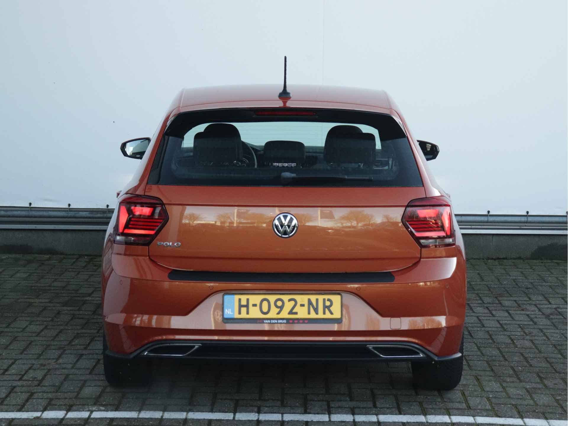 Volkswagen Polo 1.0 TSI 95pk Highline Business R-line Automaat | Navigatie | LED | Parkeersensoren | Climatronic | Park Assist | Stoelverwarming | - 5/40