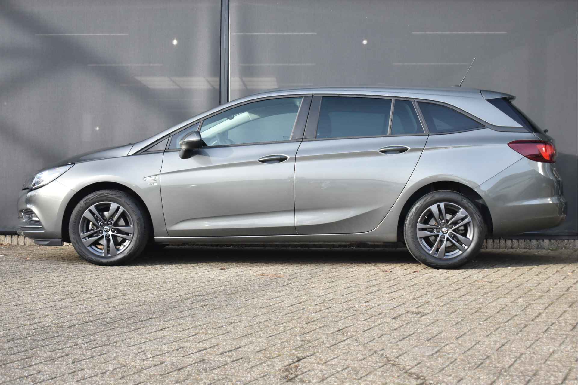 Opel Astra Sports Tourer 1.0 Turbo 120 Jaar Edition+ | Navigatie | Getint Glas | Parkeersensoren | Climate Control | Cruise Control | 1e Ei - 4/46