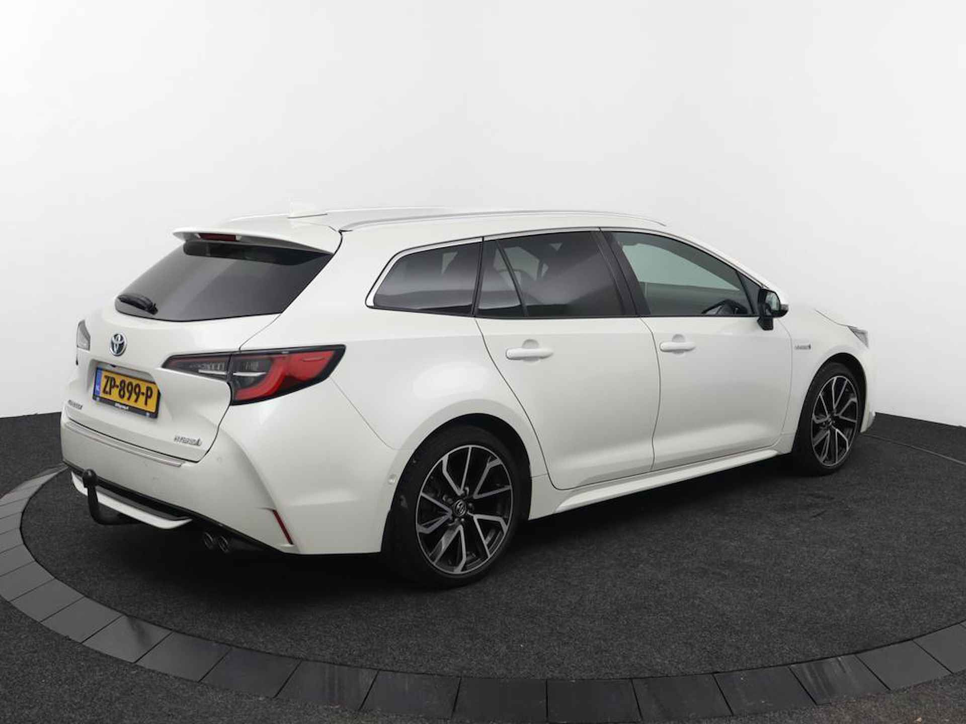 Toyota Corolla Touring Sports 2.0 Hybrid Executive | Navigatie | Trekhaak | Keyless | Winterset | - 2/56