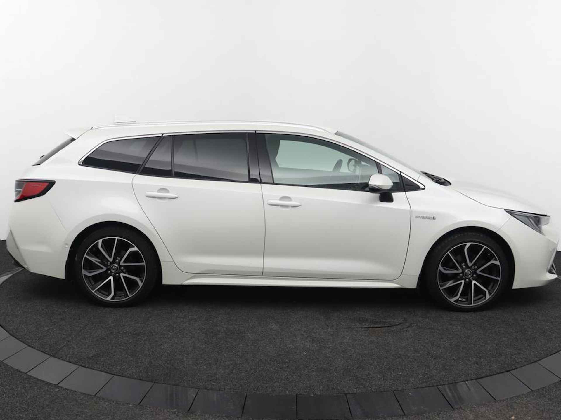 Toyota Corolla Touring Sports 2.0 Hybrid Executive | Navigatie | Trekhaak | Keyless | Winterset | - 13/56