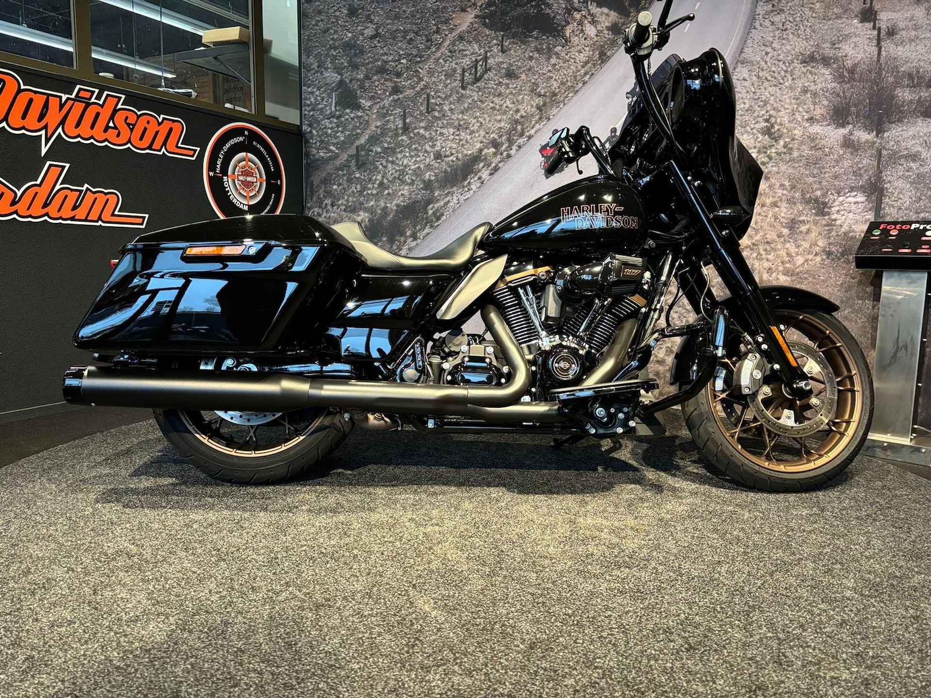 Harley-Davidson FLHXST STREET GLIDE ST Vivid Black - 4/9