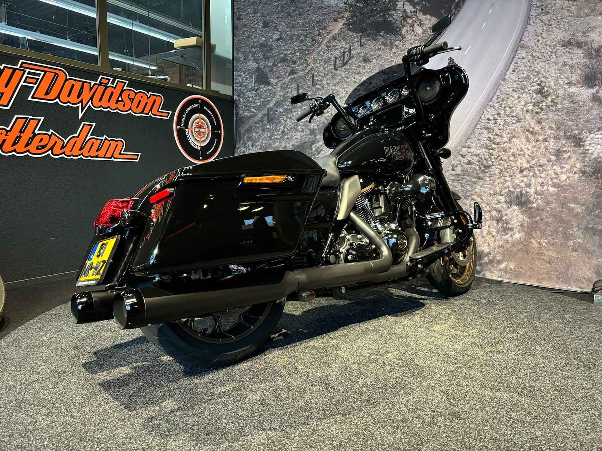 Harley-Davidson FLHXST STREET GLIDE ST Vivid Black - 6/9