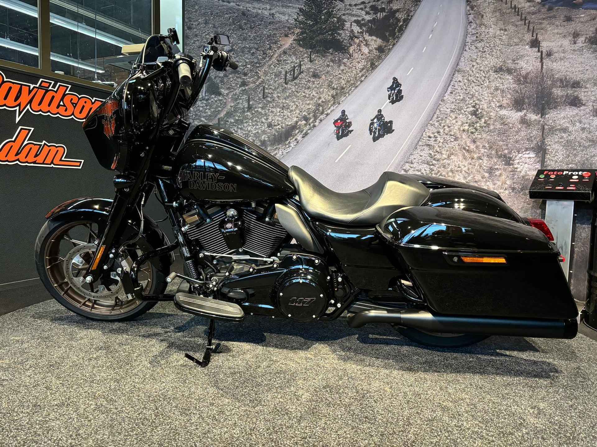 Harley-Davidson FLHXST STREET GLIDE ST Vivid Black - 9/9