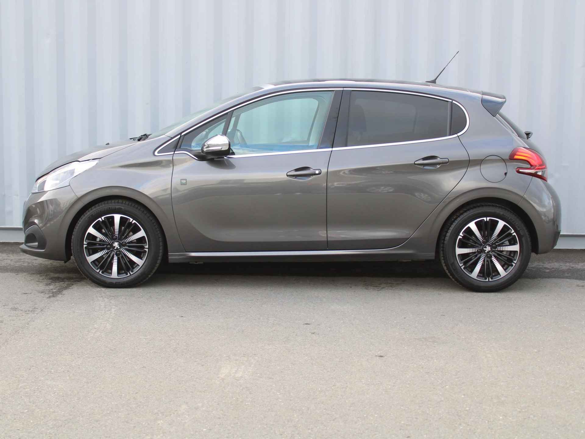 Peugeot 208 1.2 PT 110 Tech Edition CLIMA+PANODAK - 5/25