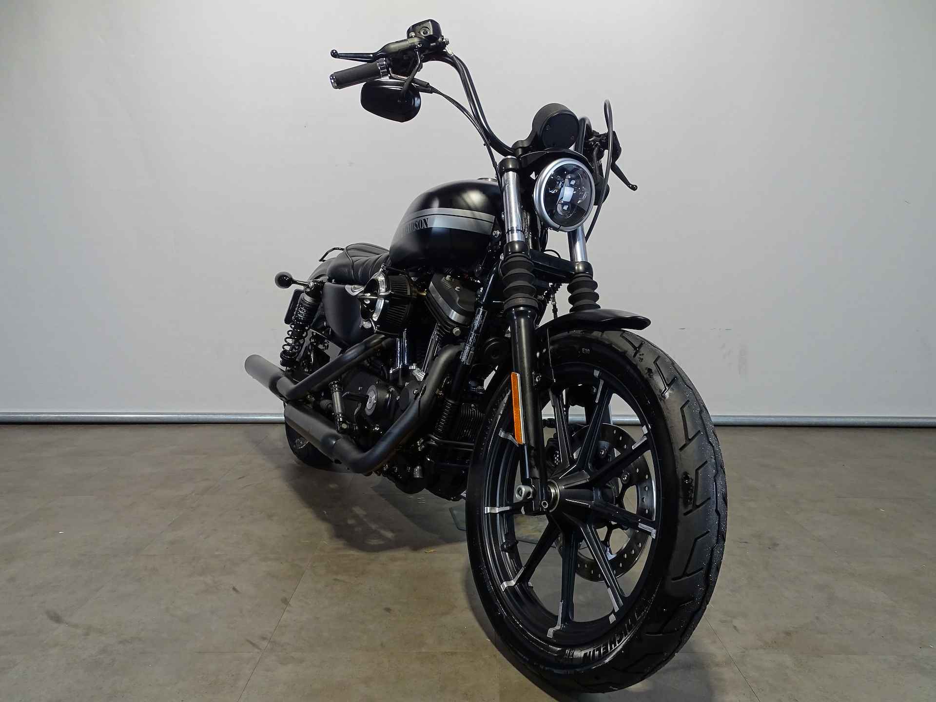 Harley-Davidson SPORTSTER IRON 883 - 2/7