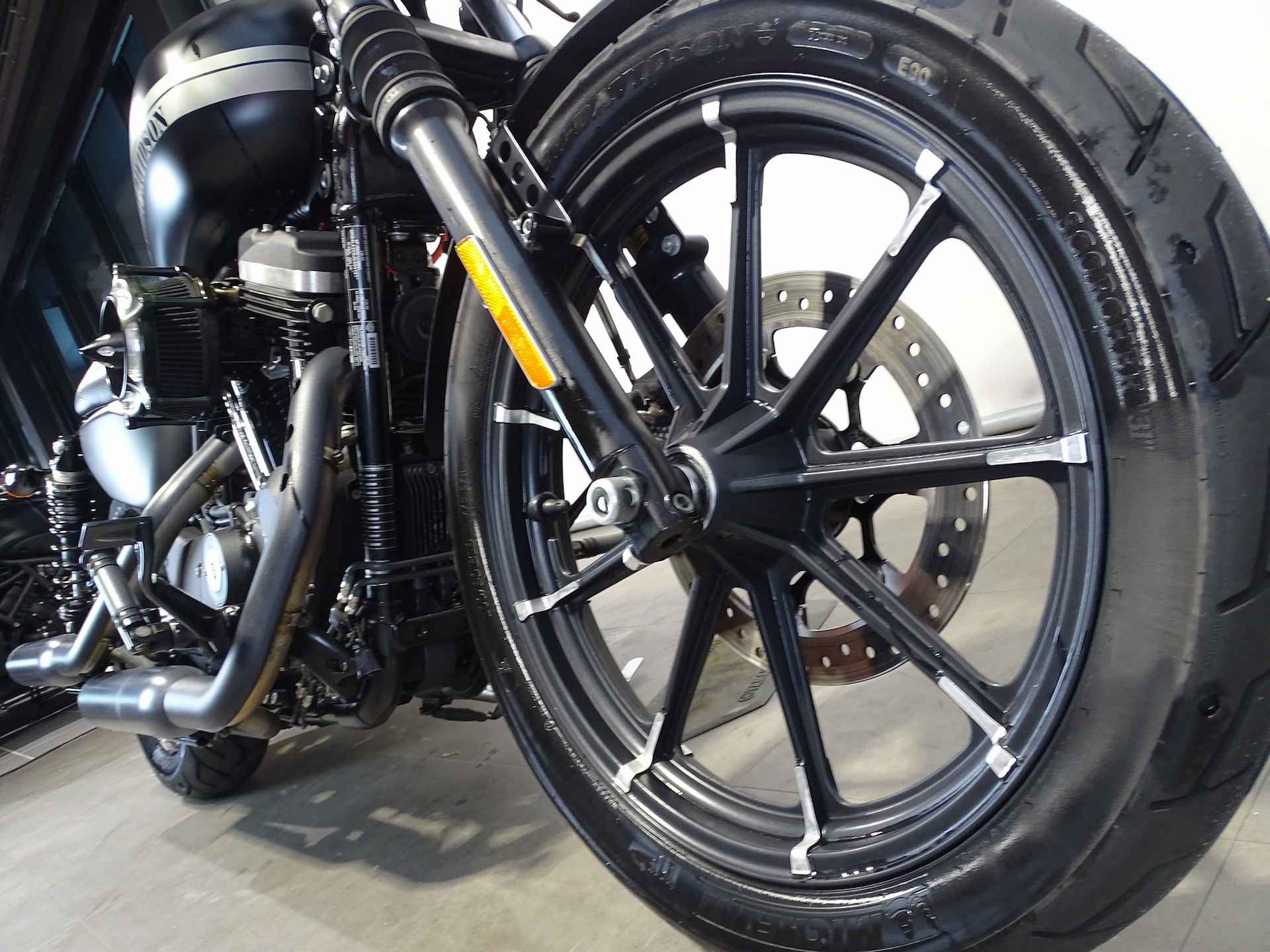 Harley-Davidson SPORTSTER IRON 883 - 4/7