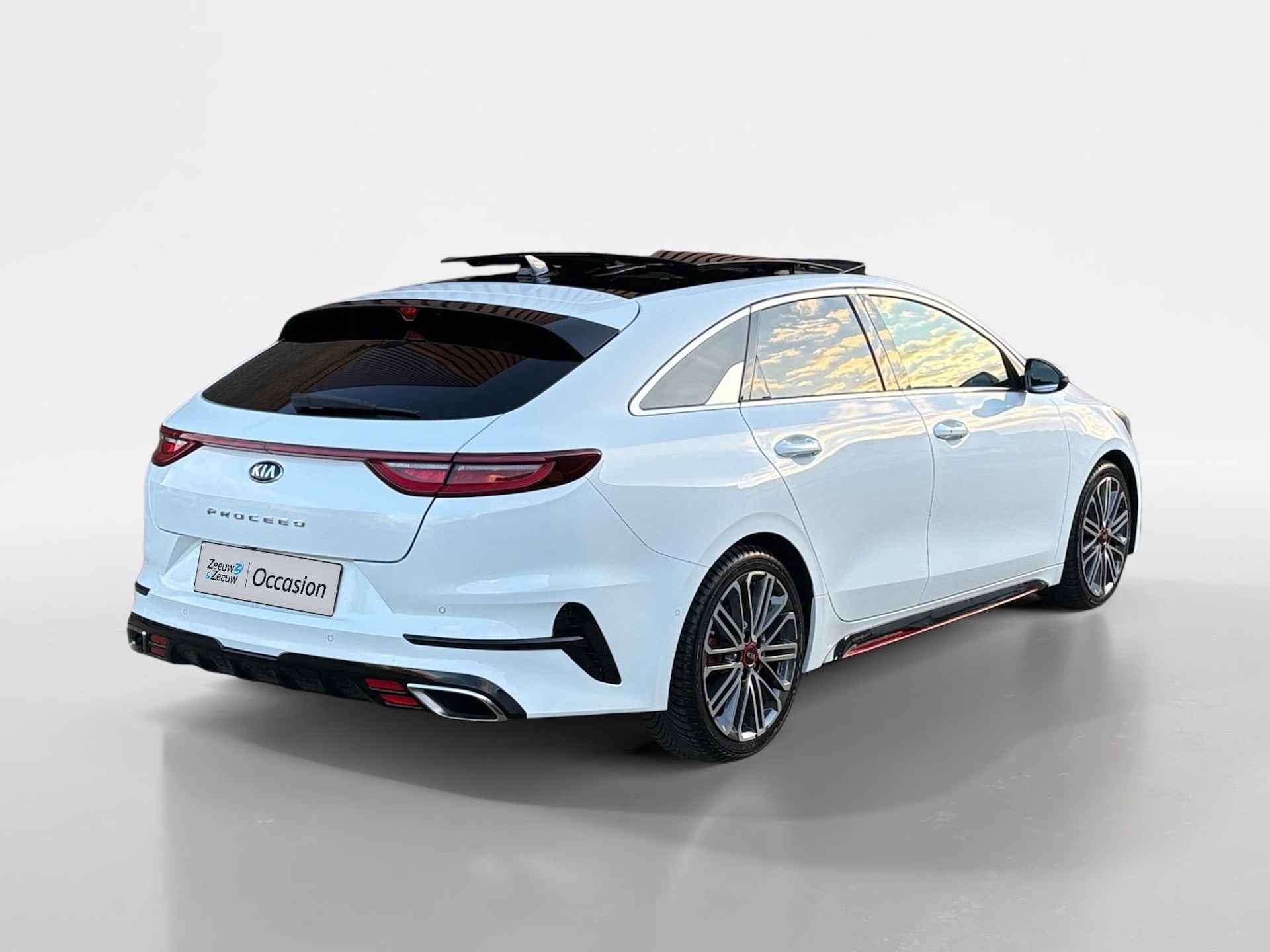 Kia ProCeed 1.6T 204pk GT | Voorruit verwarming | Panorama schuifdak | Stoel en stuurverwarming | Navigatie | Apple Carplay / Android auto | Camera | Draadloos telefoonlader | - 2/27