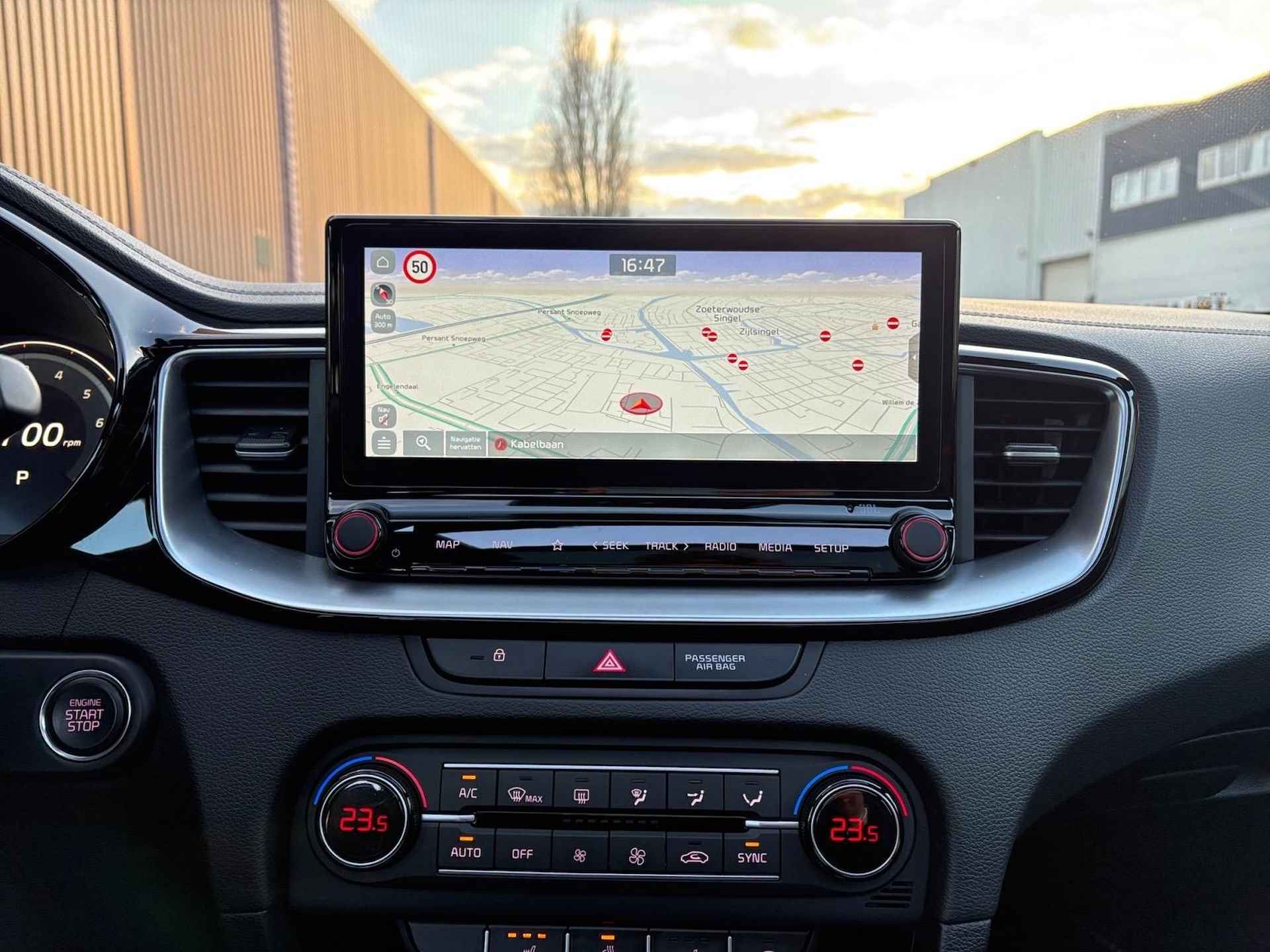 Kia ProCeed 1.6T 204pk GT | Voorruit verwarming | Panorama schuifdak | Stoel en stuurverwarming | Navigatie | Apple Carplay / Android auto | Camera | Draadloos telefoonlader | - 23/27