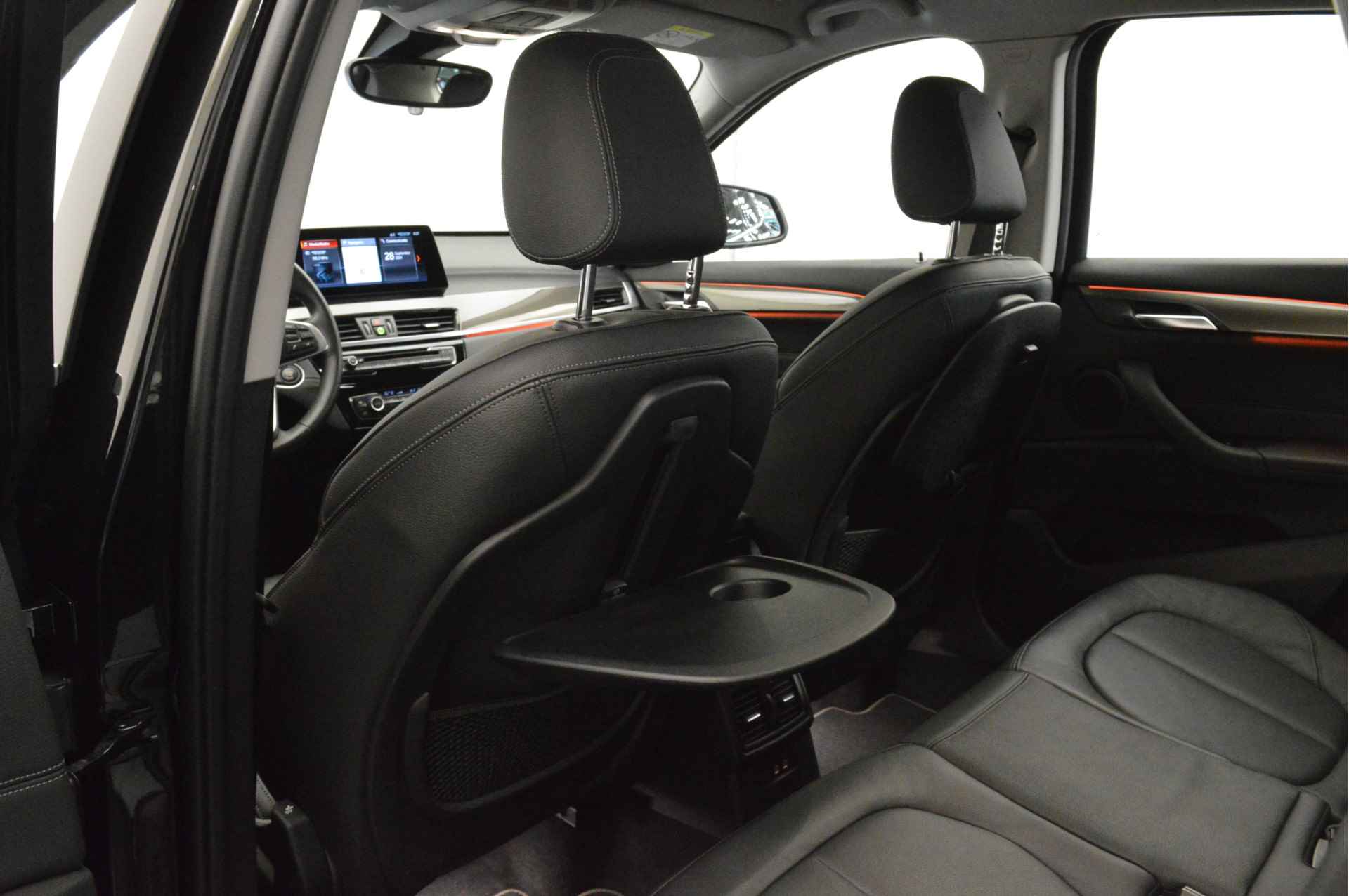 BMW X1 xDrive20i High Executive xLine Automaat / Sportstoelen / Trekhaak / LED / Head-Up / Stoelverwarming / Adaptief onderstel / Leder / Park Assistant - 12/25