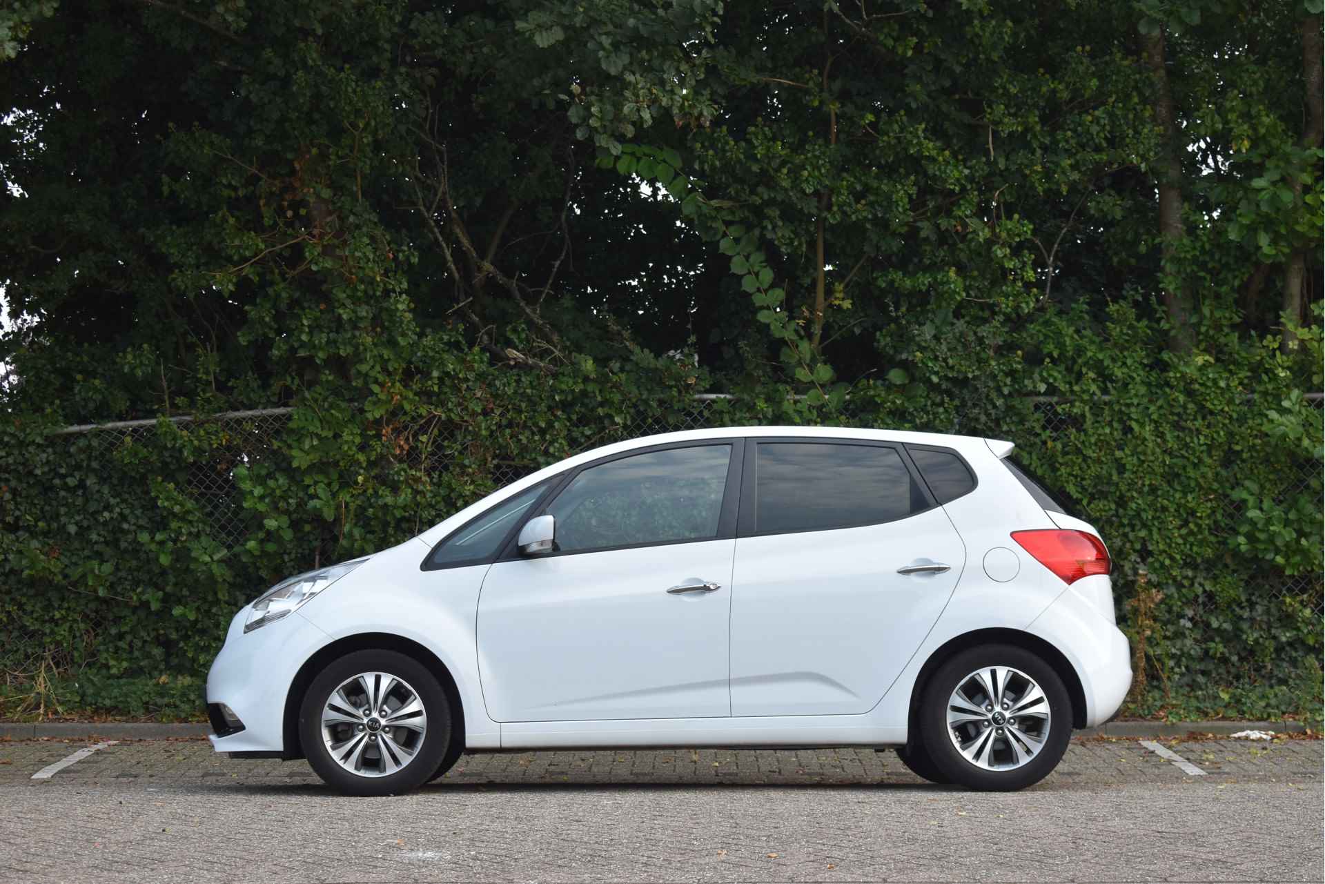 Kia Venga 1.6 CVVT ExecutiveLine,BOEKJES,NAP EN ONDERHOUDSHISTORIE - 4/38